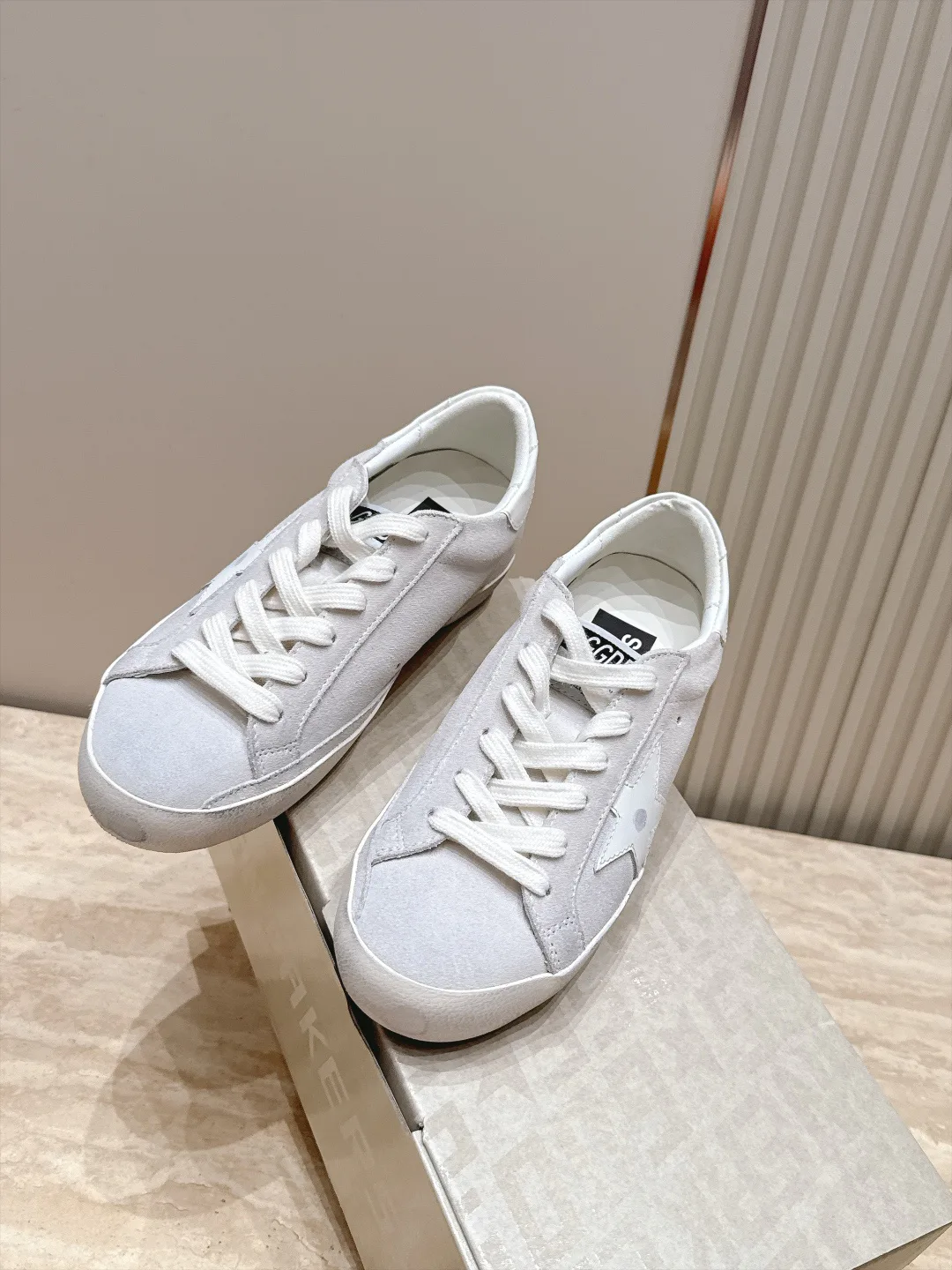 Кроссовки Женские Golden Goose 17963441