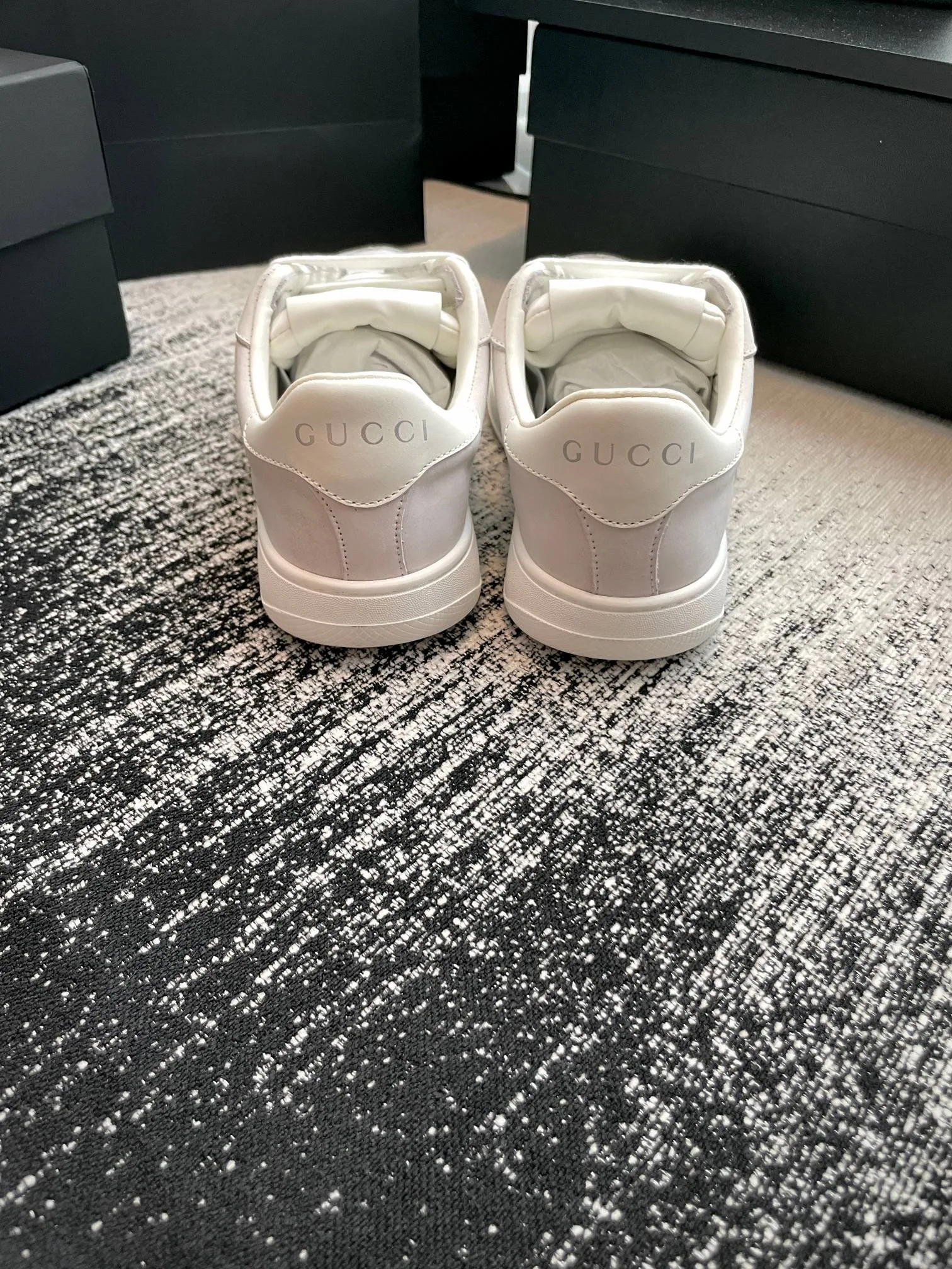 Кроссовки Женские Gucci 18447991