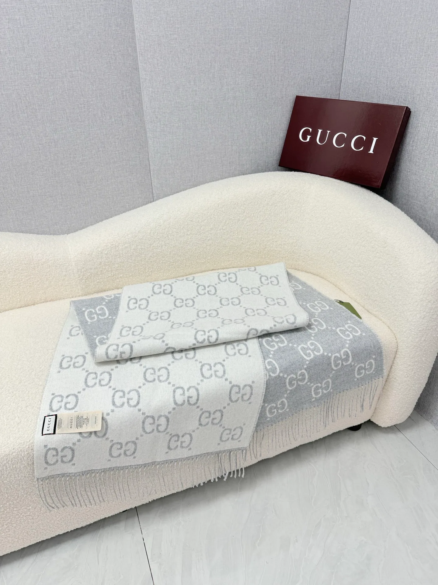 Шарфы Gucci 18275015