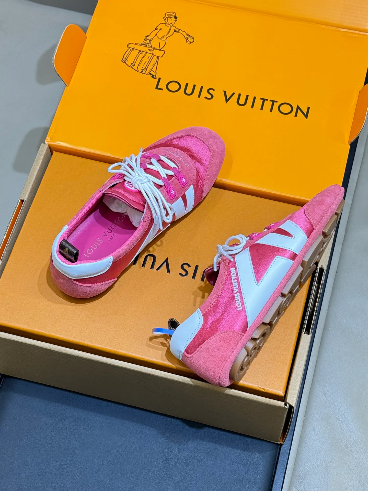 Кроссовки Женские Louis Vuitton 11269991