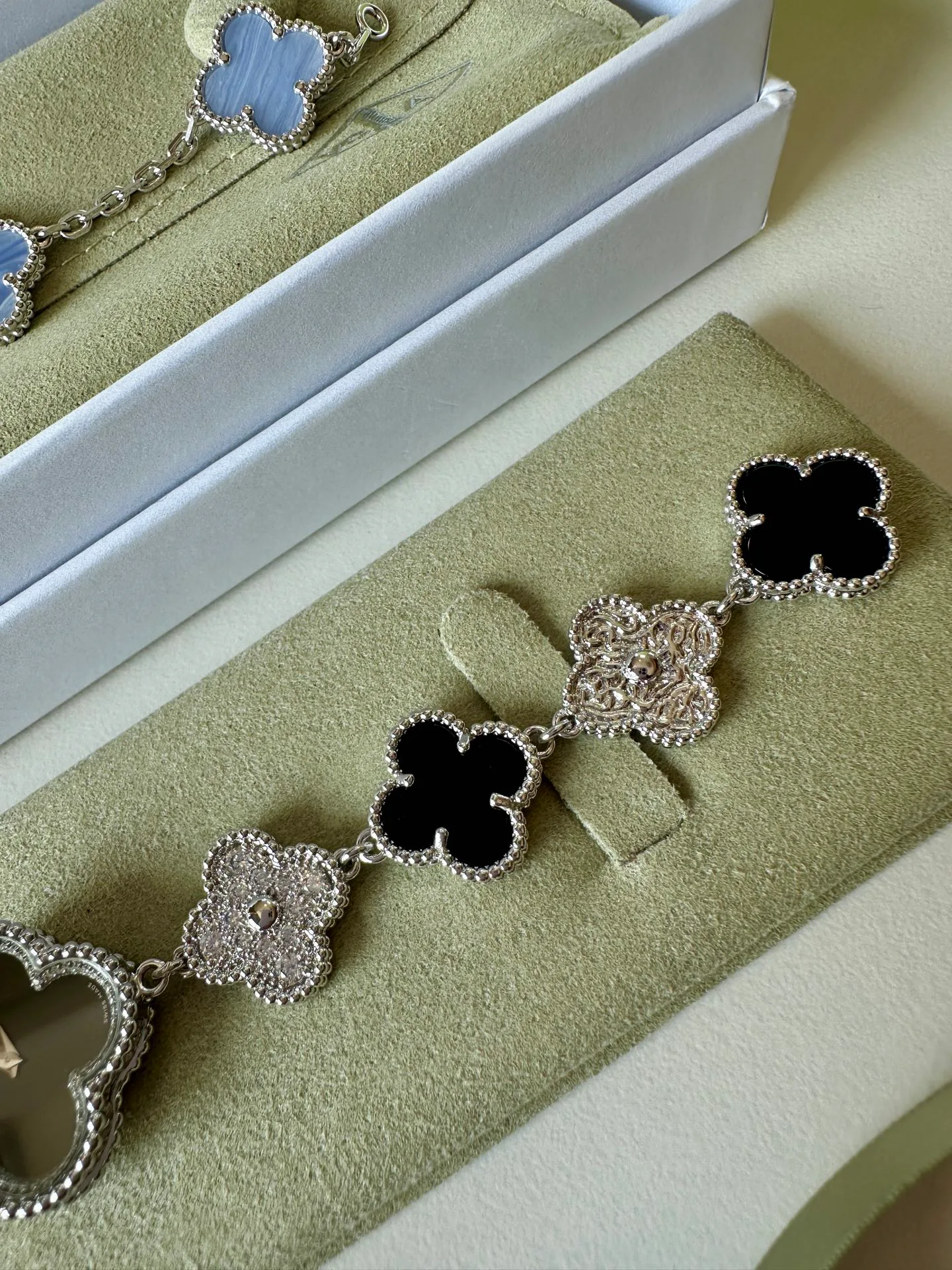 Часы Женские Van Cleef & Arpels 13071433