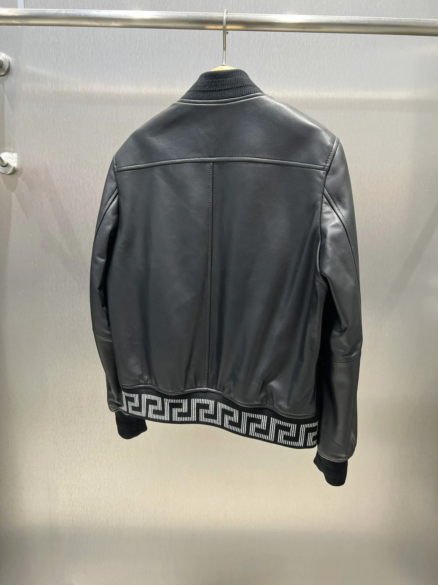 Кожаные Куртки И Дублёнки Мужские Versace 25092