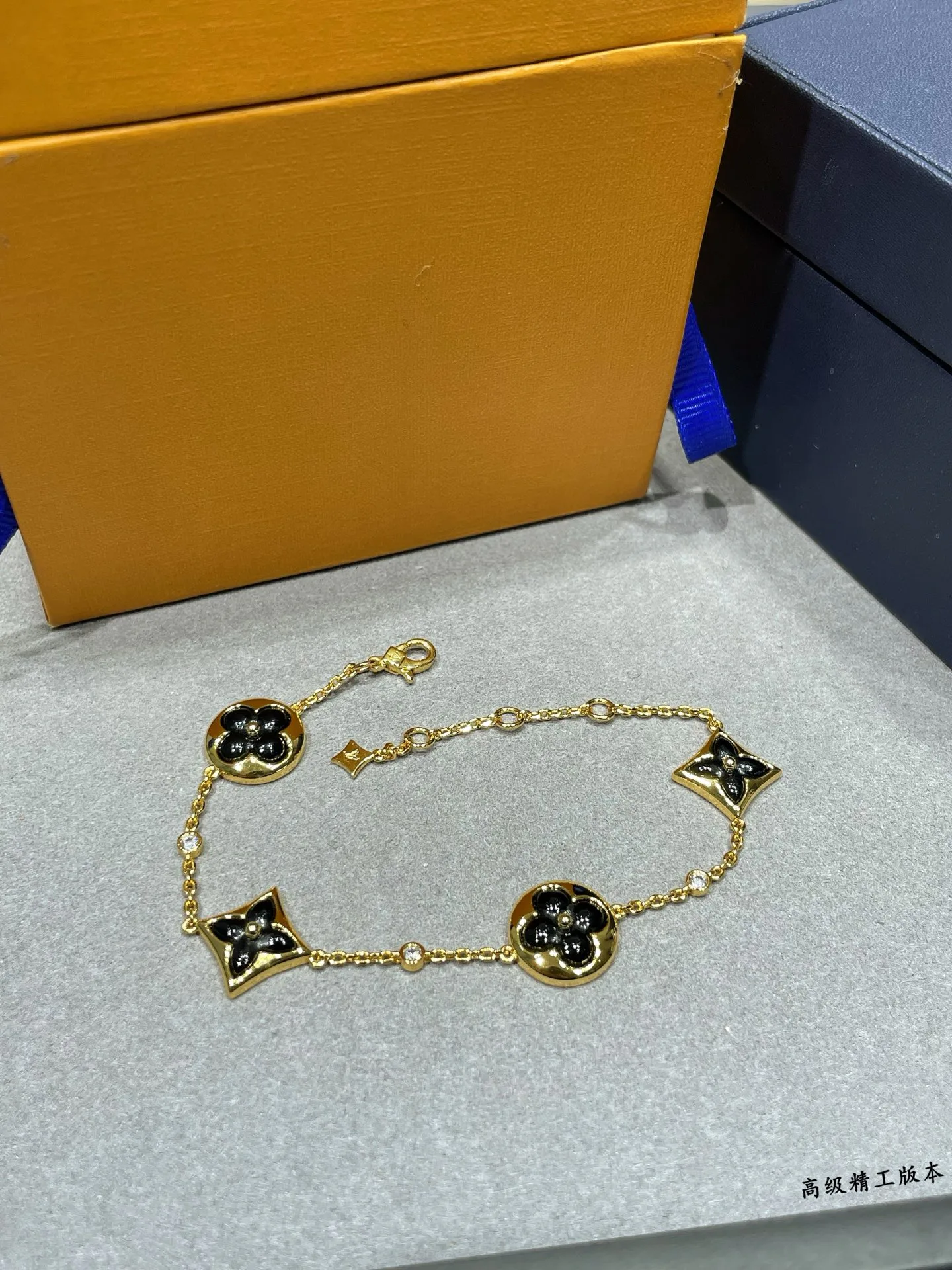 Бижутерия Louis Vuitton 99386