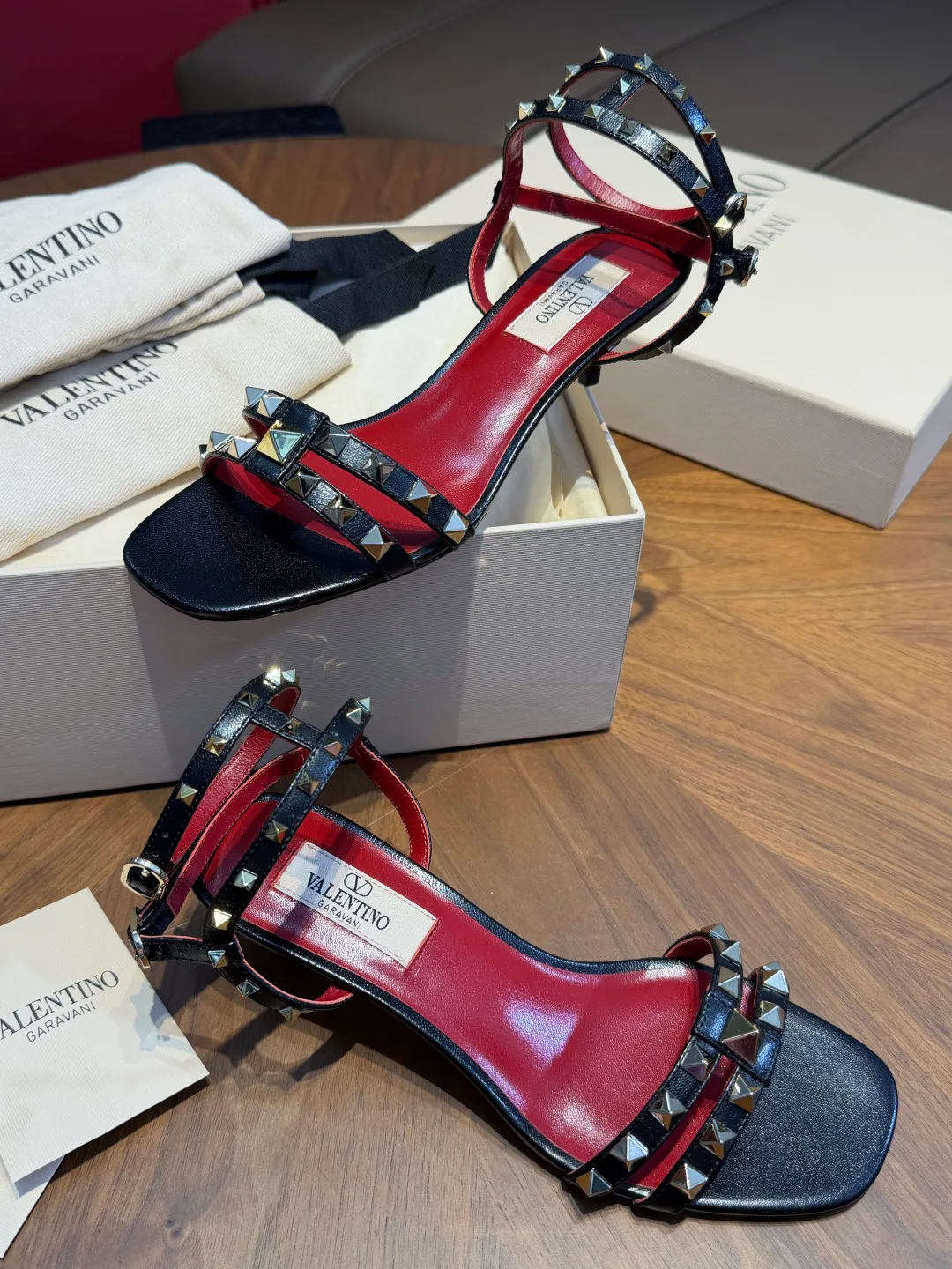 Босоножки Женские Valentino 19306989