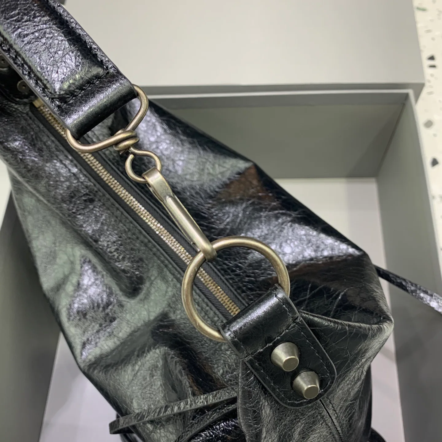 Сумки На Ремне Женские Balenciaga 13240607