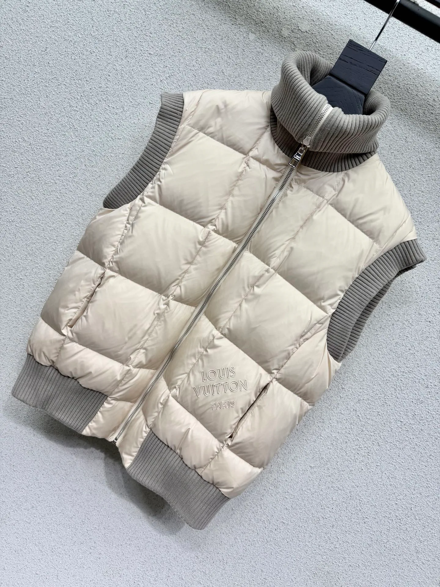 Жилеты Женские Louis Vuitton 19323519