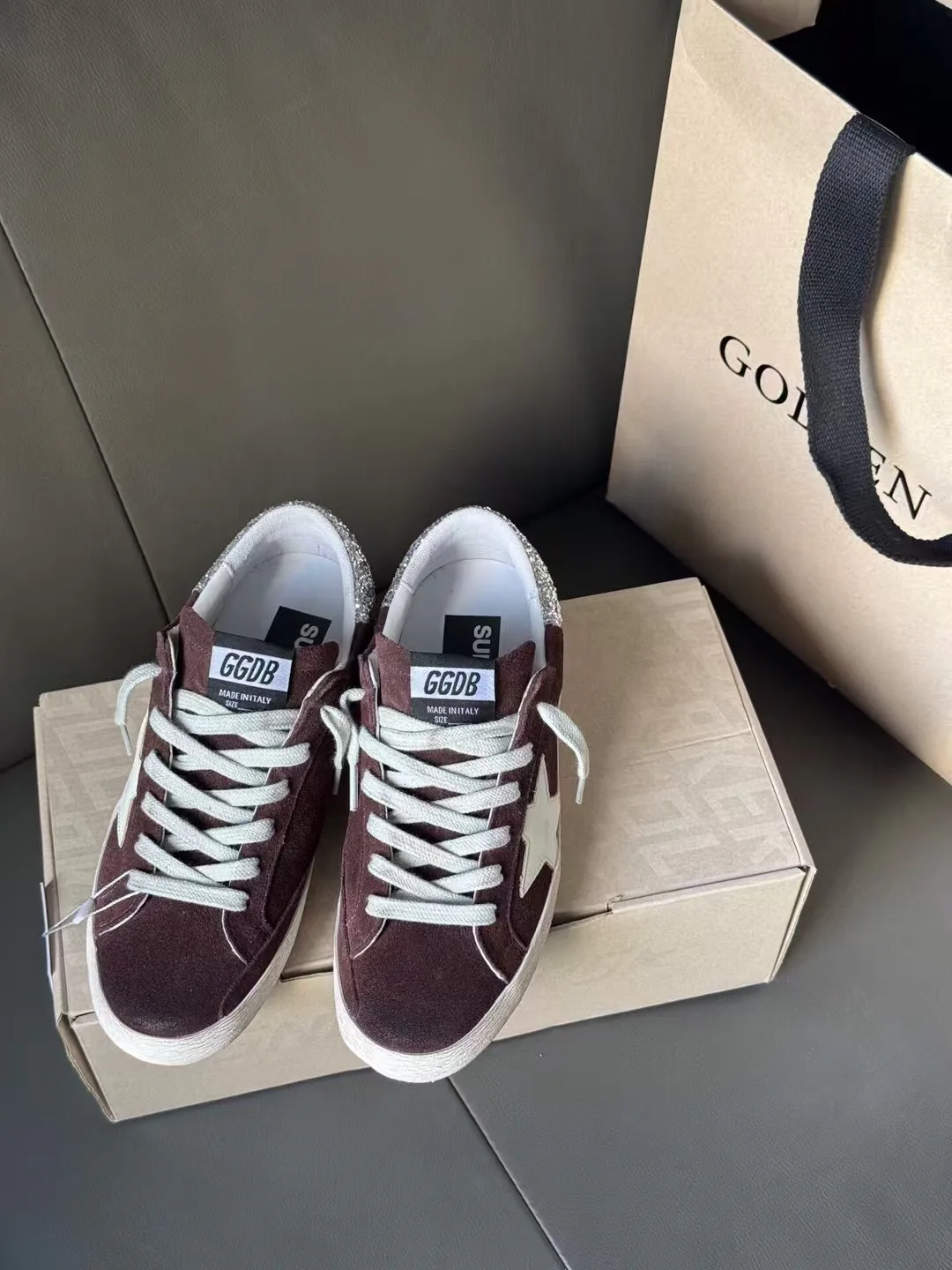 Кроссовки Женские Golden Goose 18265603