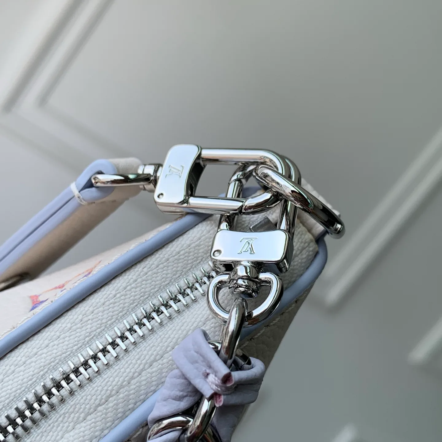 Классические Сумки Женские Louis Vuitton 18147485