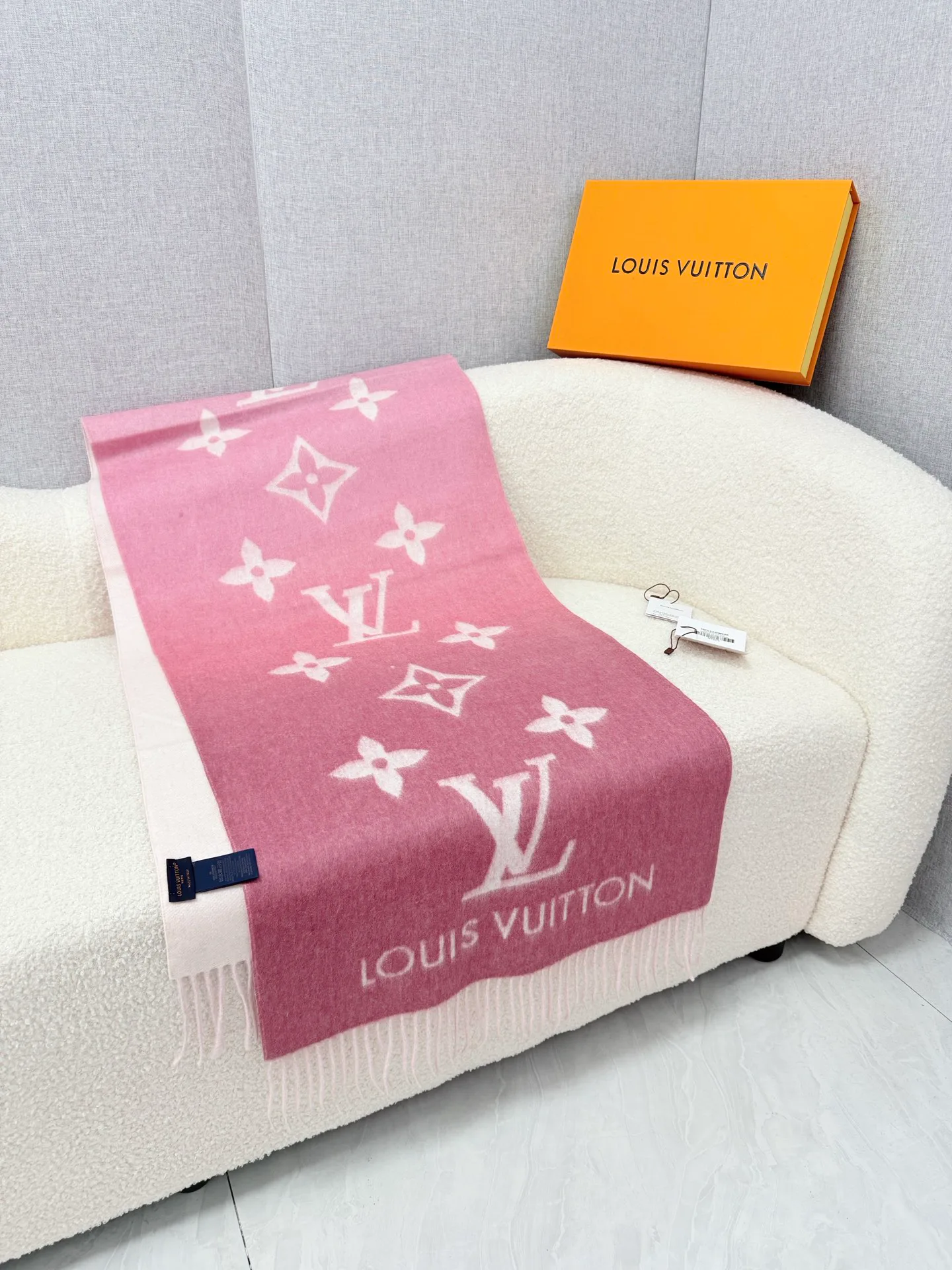 Шарфы Louis Vuitton 18322328