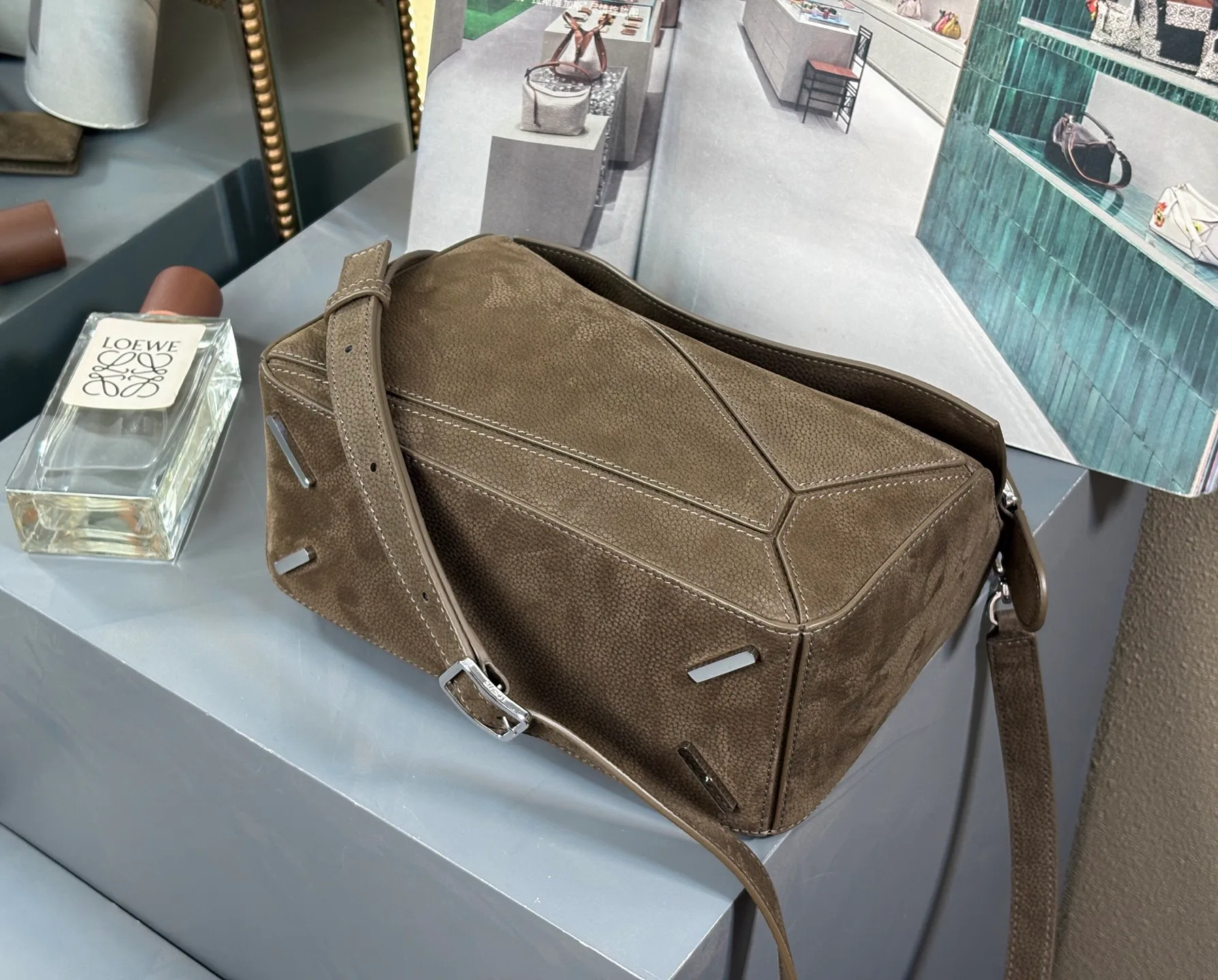 Классические Сумки Женские Loewe 1846036