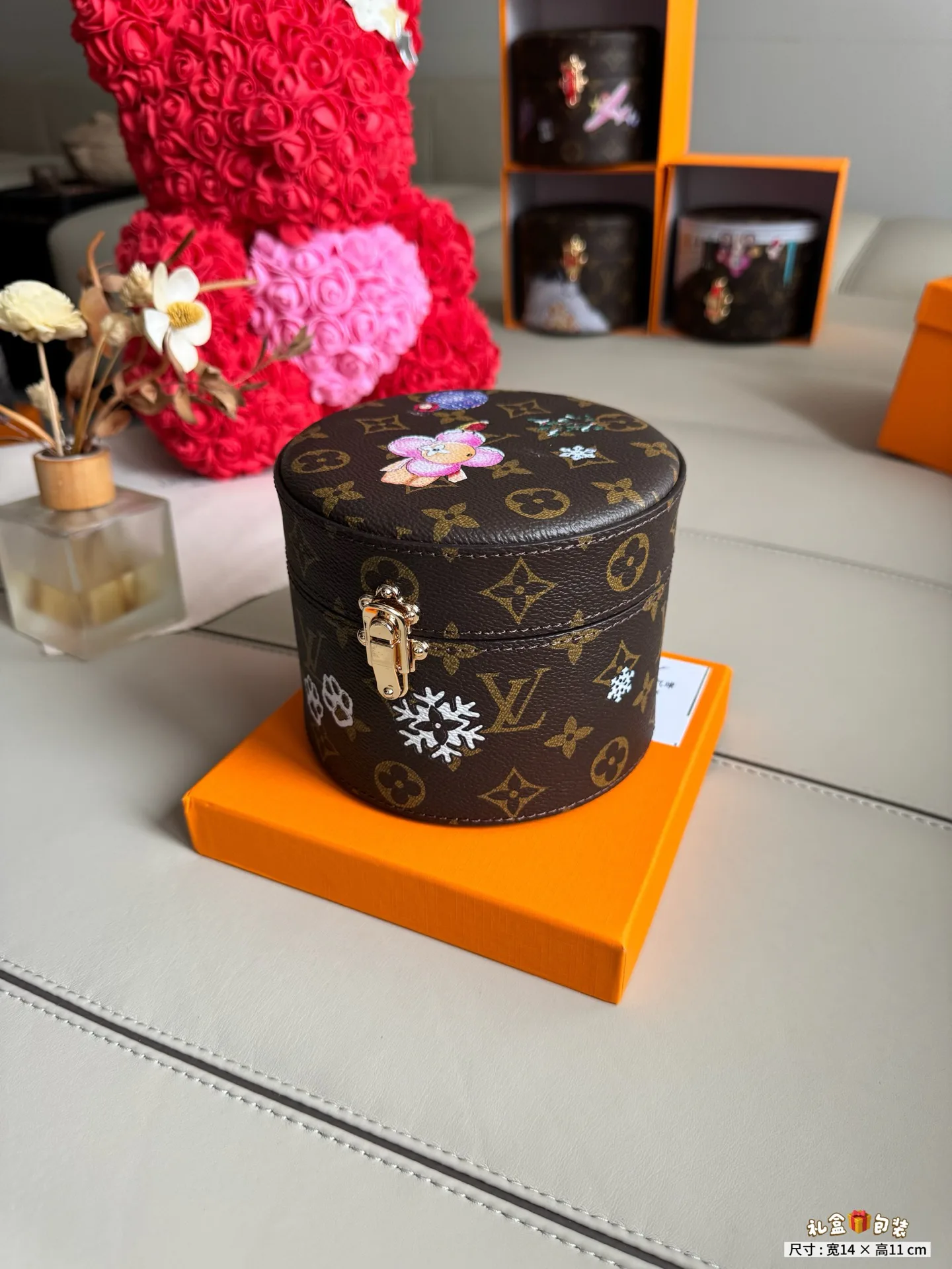 Текстиль Louis Vuitton 18325435