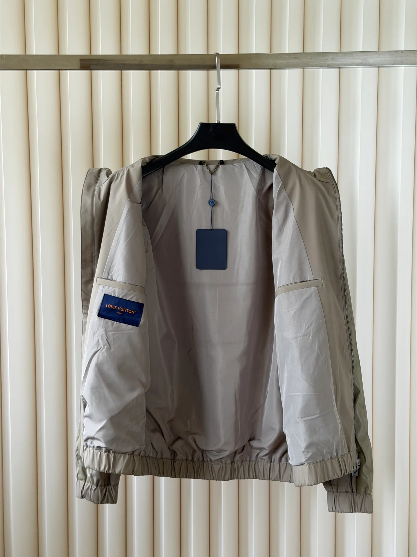 Куртки И Пуховики Мужские Louis Vuitton 17660657