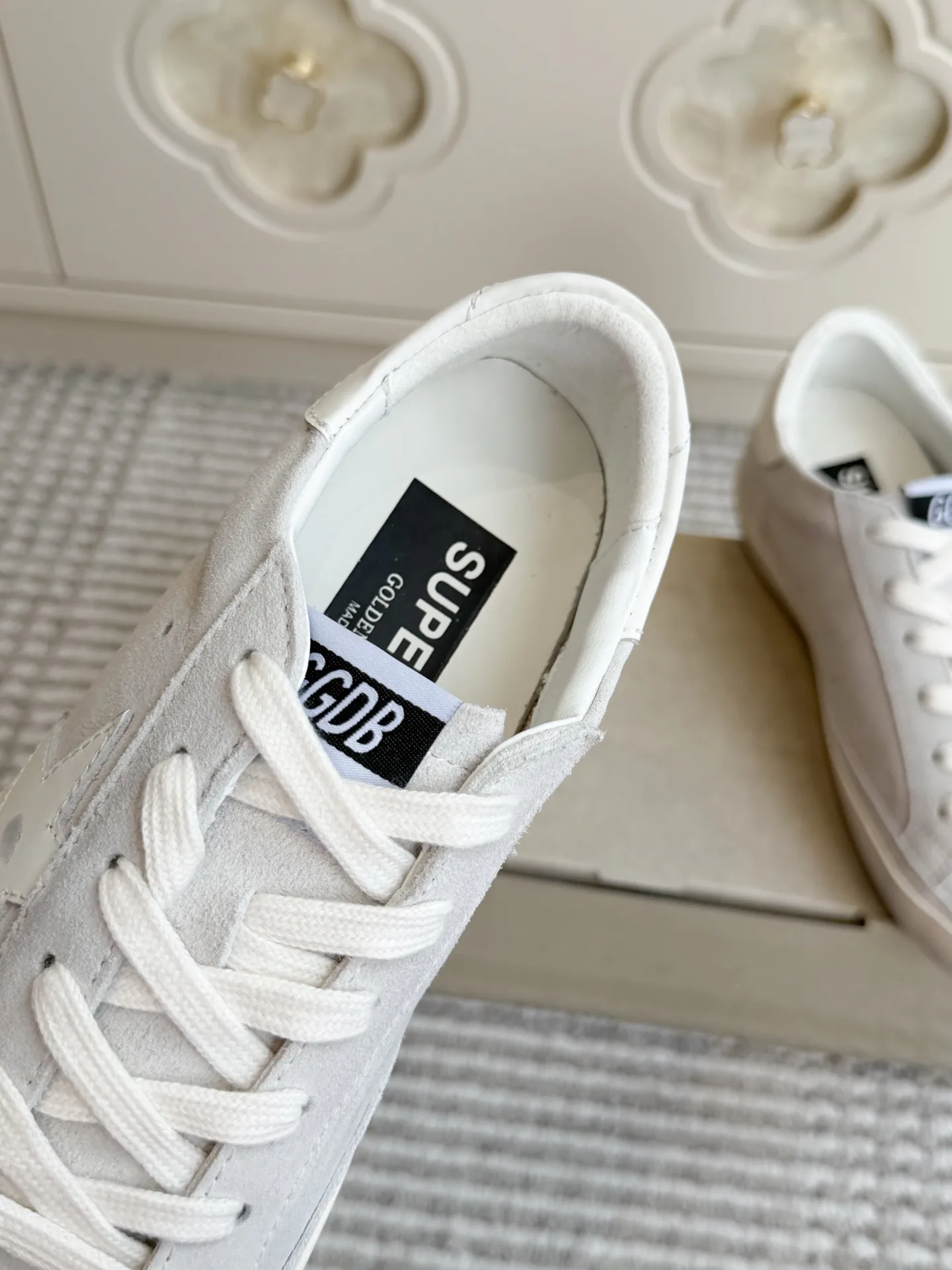 Кроссовки Женские Golden Goose 18360498