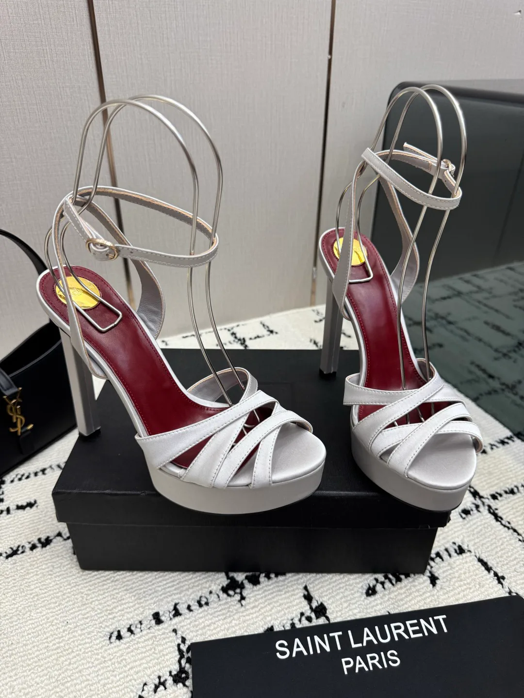 Босоножки Женские Saint Laurent 18049026