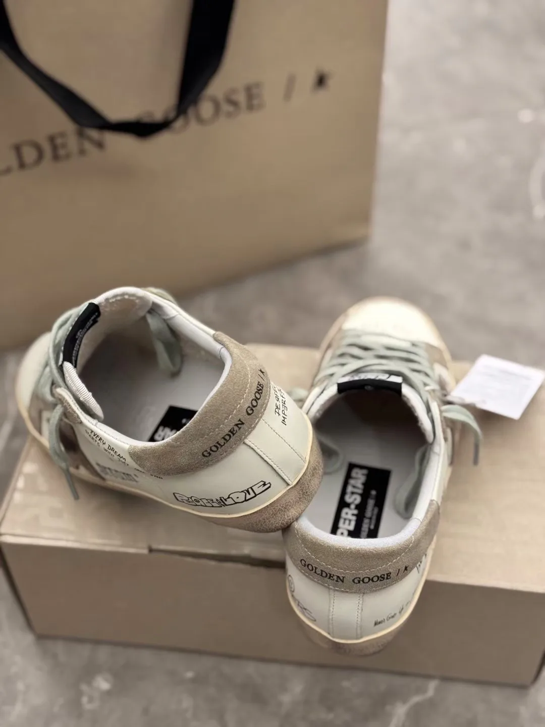 Кроссовки Женские Golden Goose 18265593