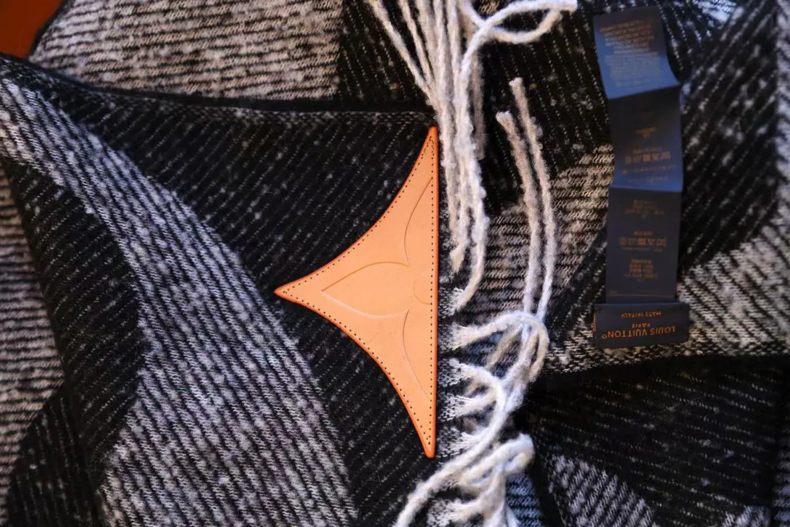 Шарфы Louis Vuitton 3981408