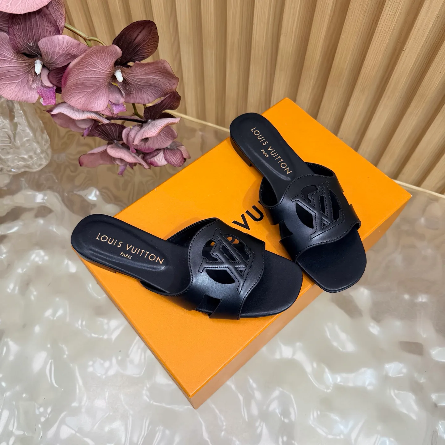 Шлепанцы Женские Louis Vuitton 17448826