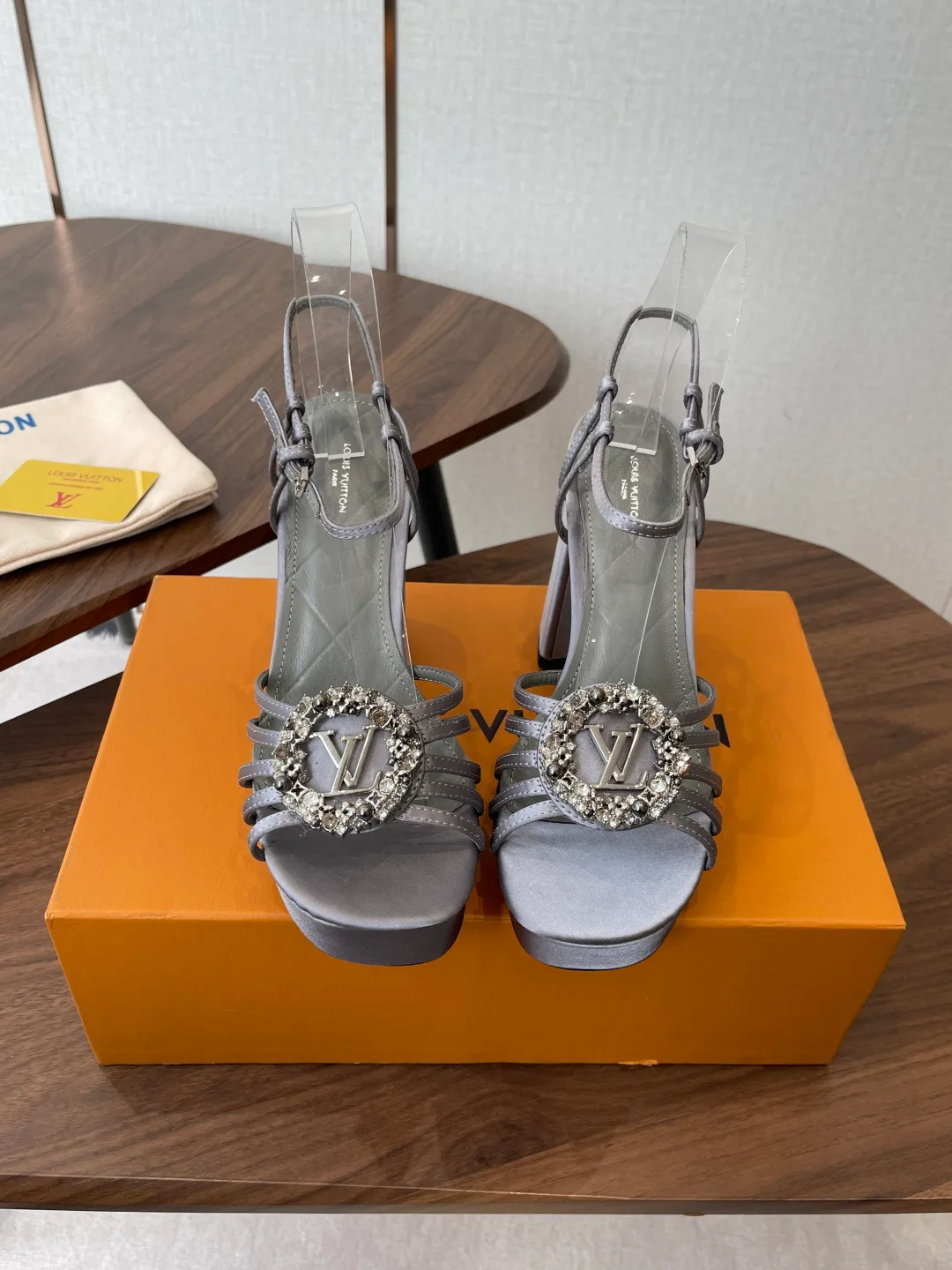 Босоножки Женские Louis Vuitton 11427937