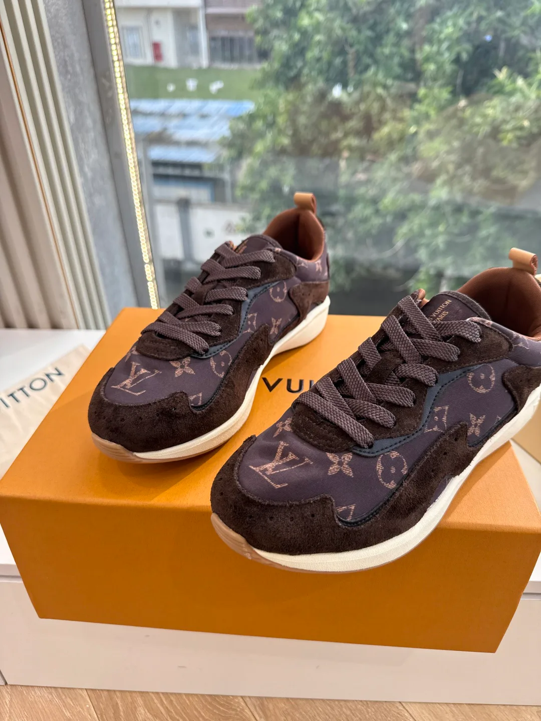 Кроссовки Женские Louis Vuitton 18053497
