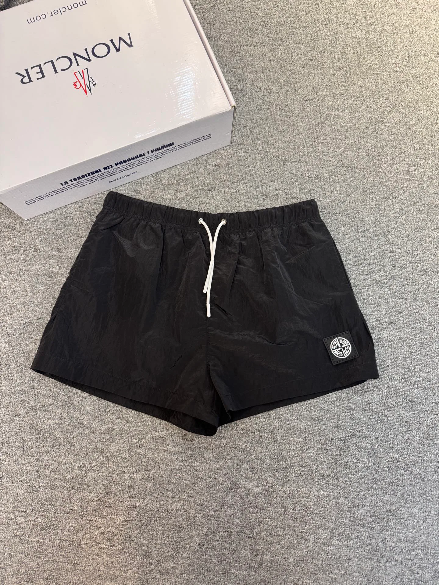 Шорты Женские Stone Island 36396