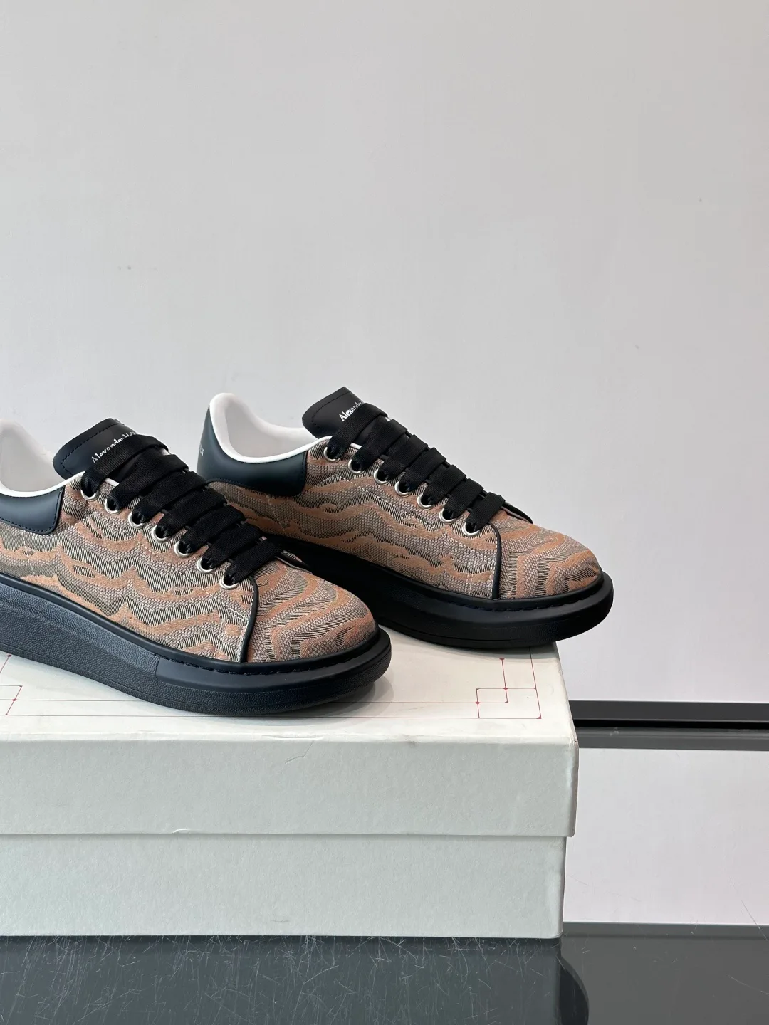 Кроссовки Женские Alexander Mcqueen 11170737