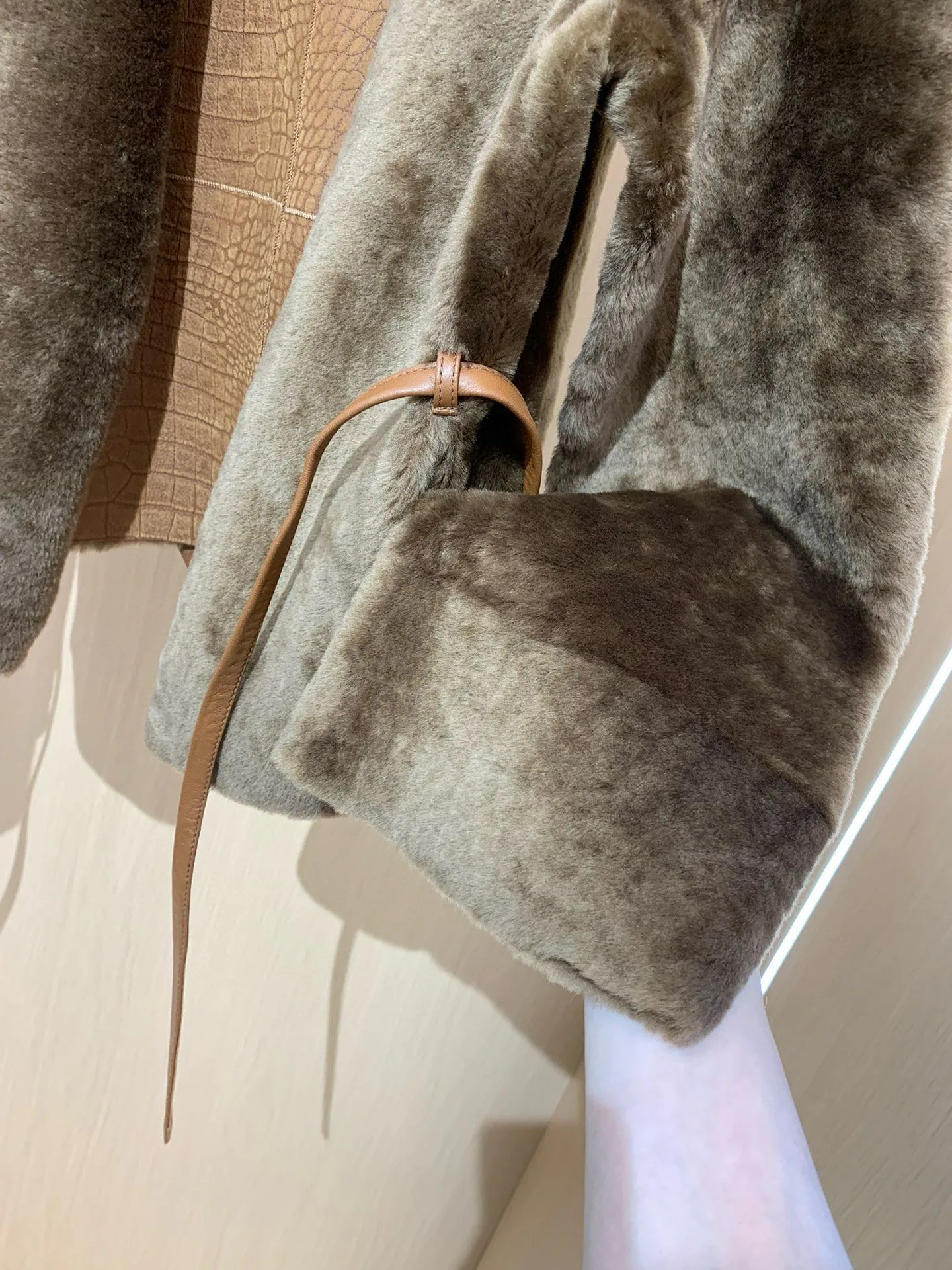 Кожаные Куртки И Дублёнки Женские Loro Piana 1069487