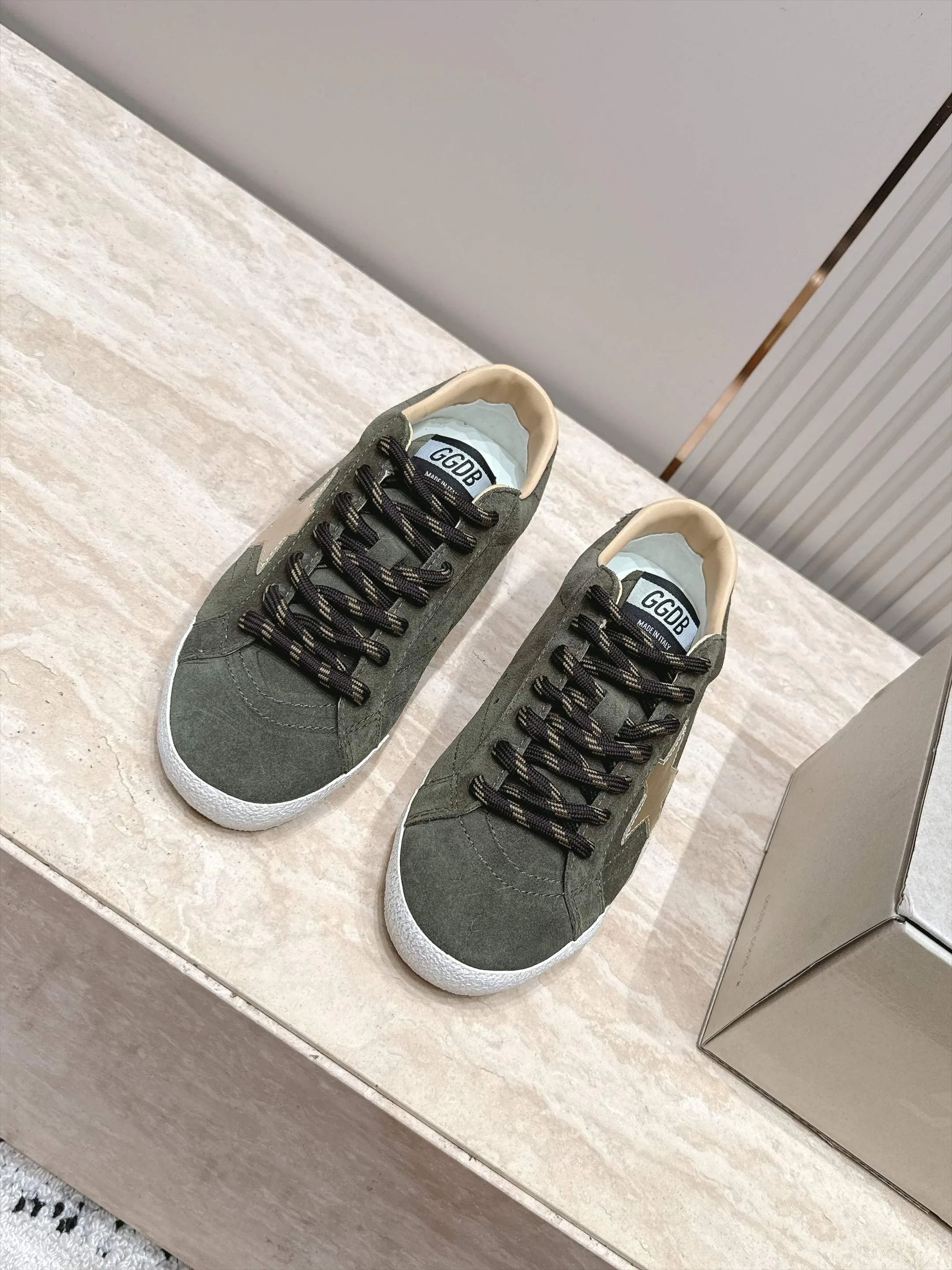 Кроссовки Женские Golden Goose 18420766