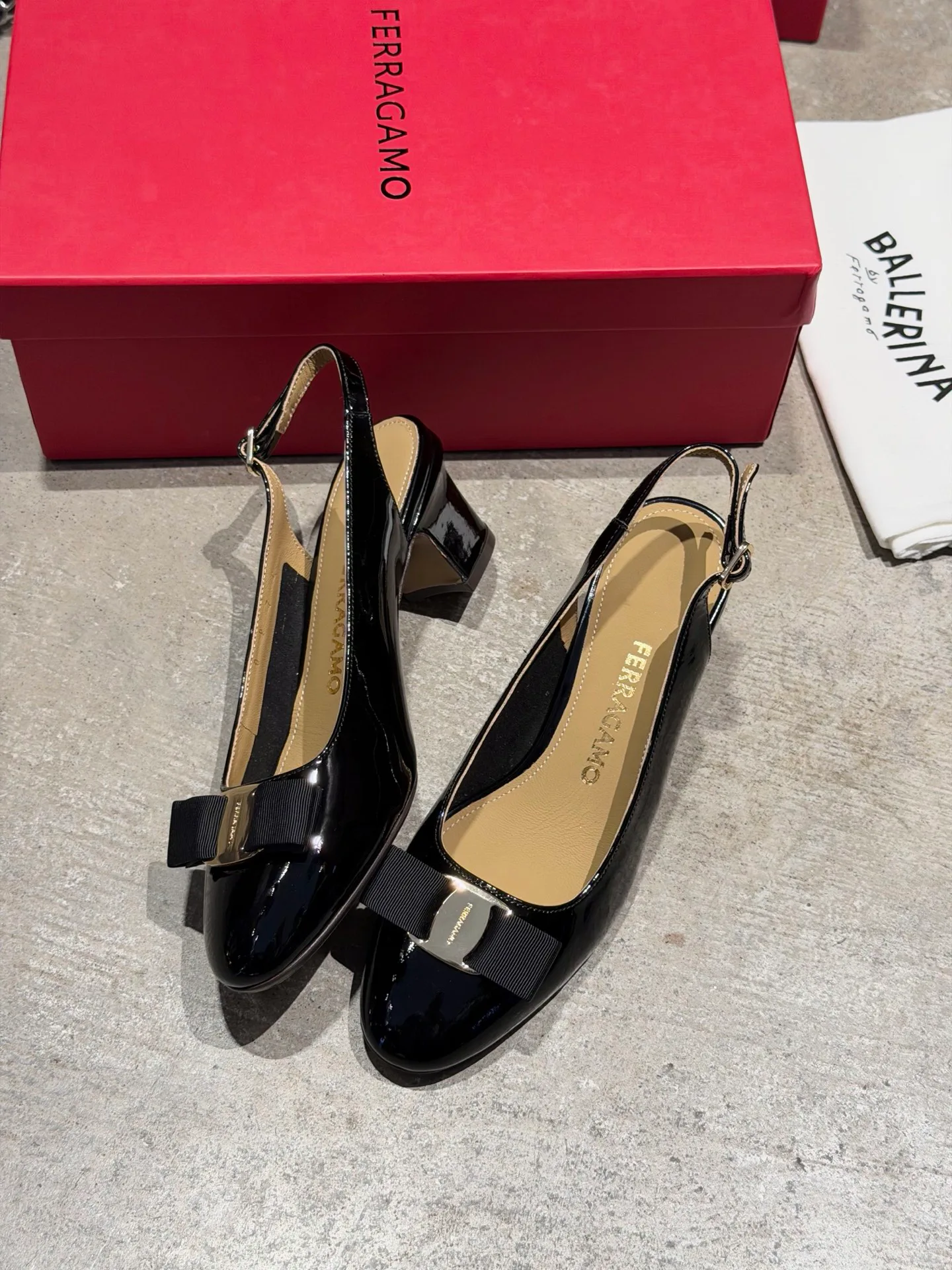 Туфли Женские Salvatore Ferragamo 17642596