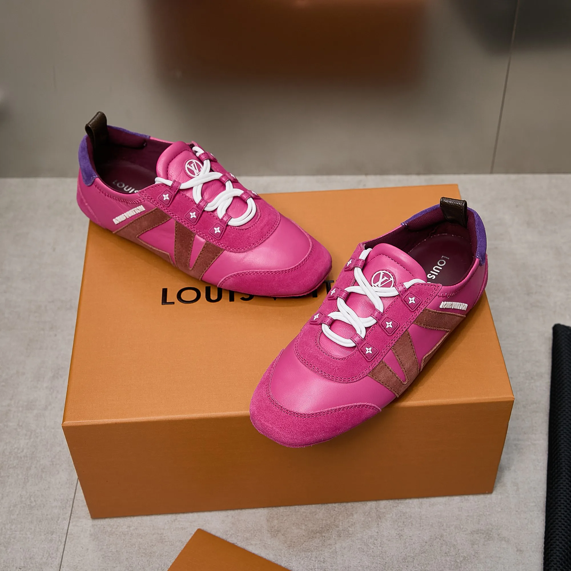 Кроссовки Женские Louis Vuitton 74010