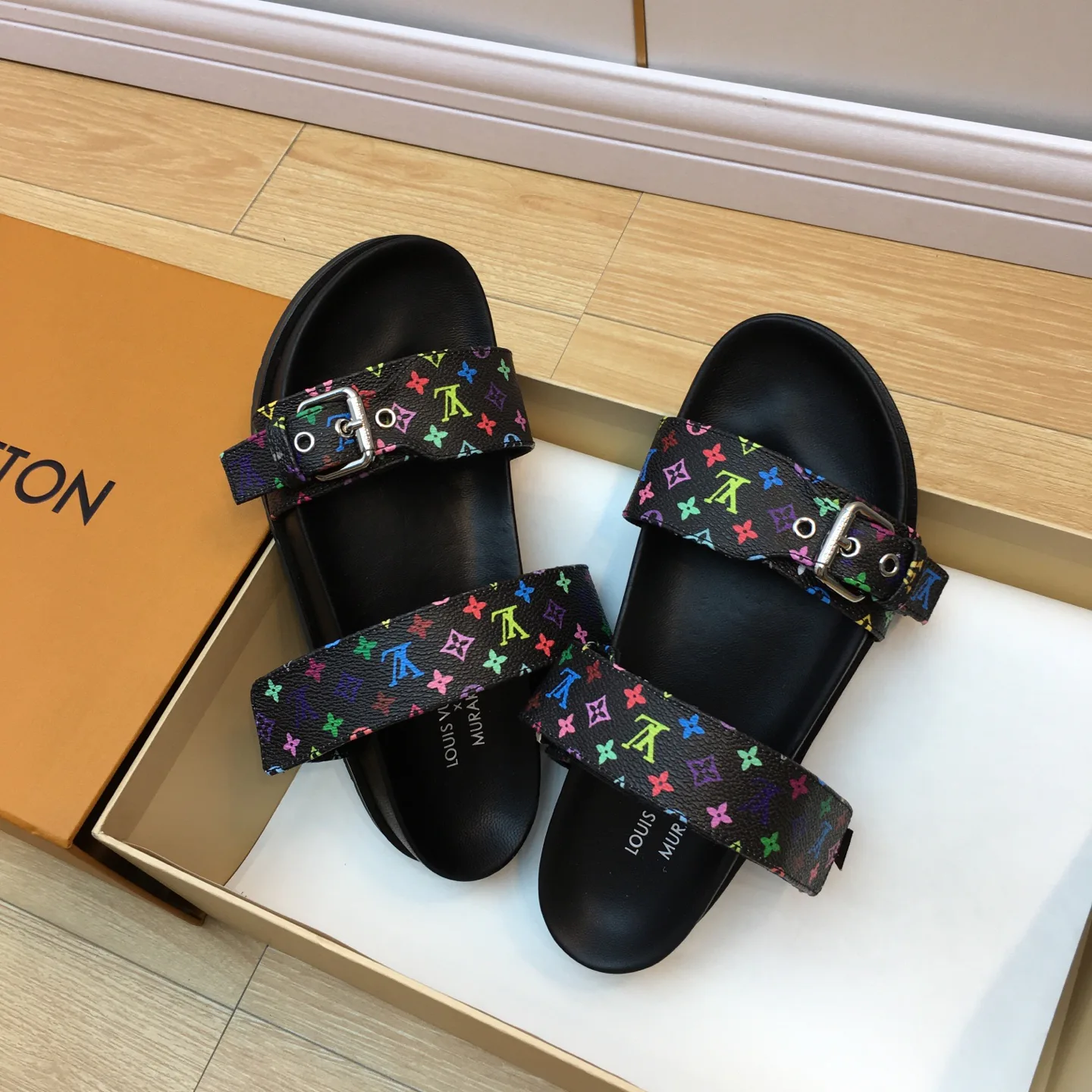 Шлепанцы Женские Louis Vuitton 30703