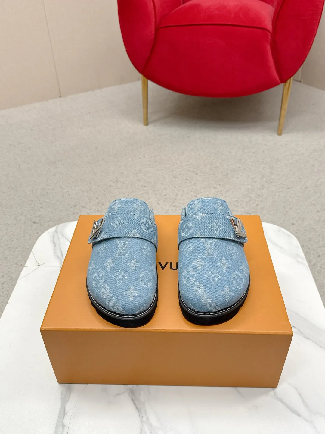 Тапочки Женские Louis Vuitton 1385734