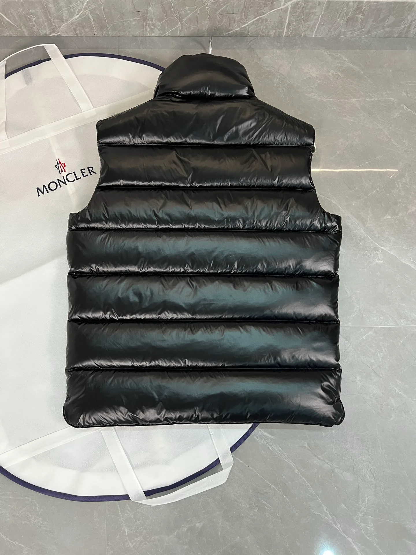 Жилеты Женские Moncler 18111357