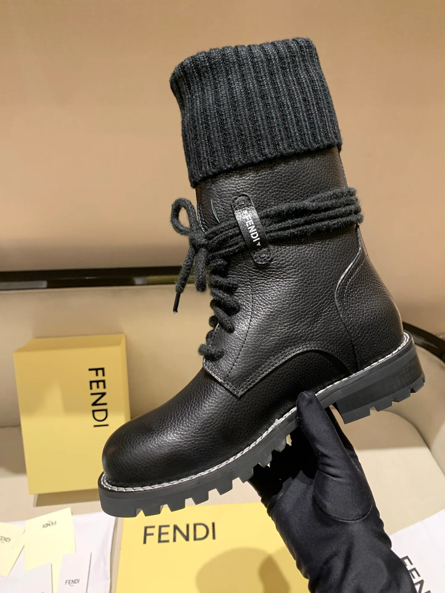 Ботинки Женские Fendi 19609610