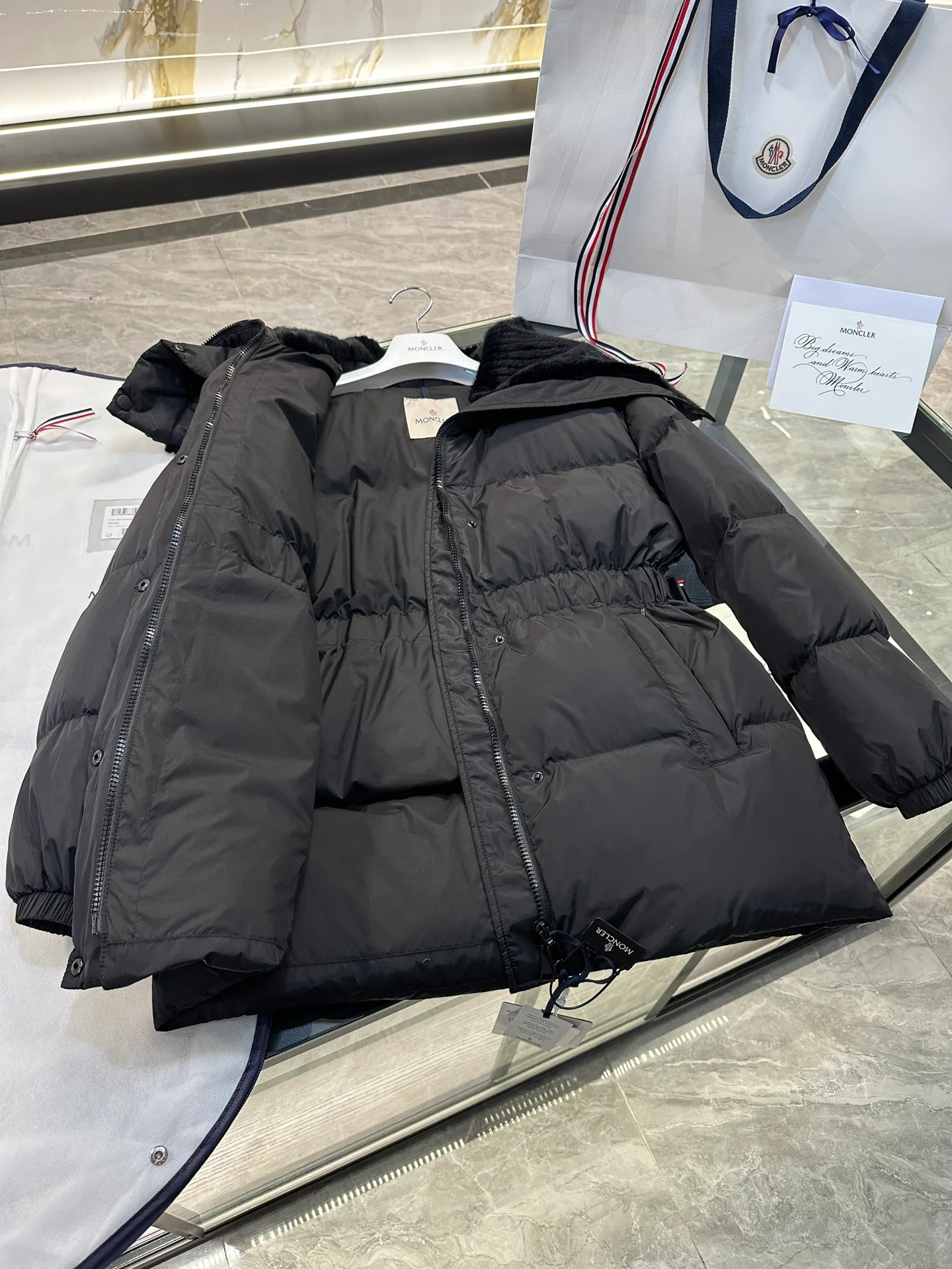 Куртки И Пуховики Женские Moncler 18606714