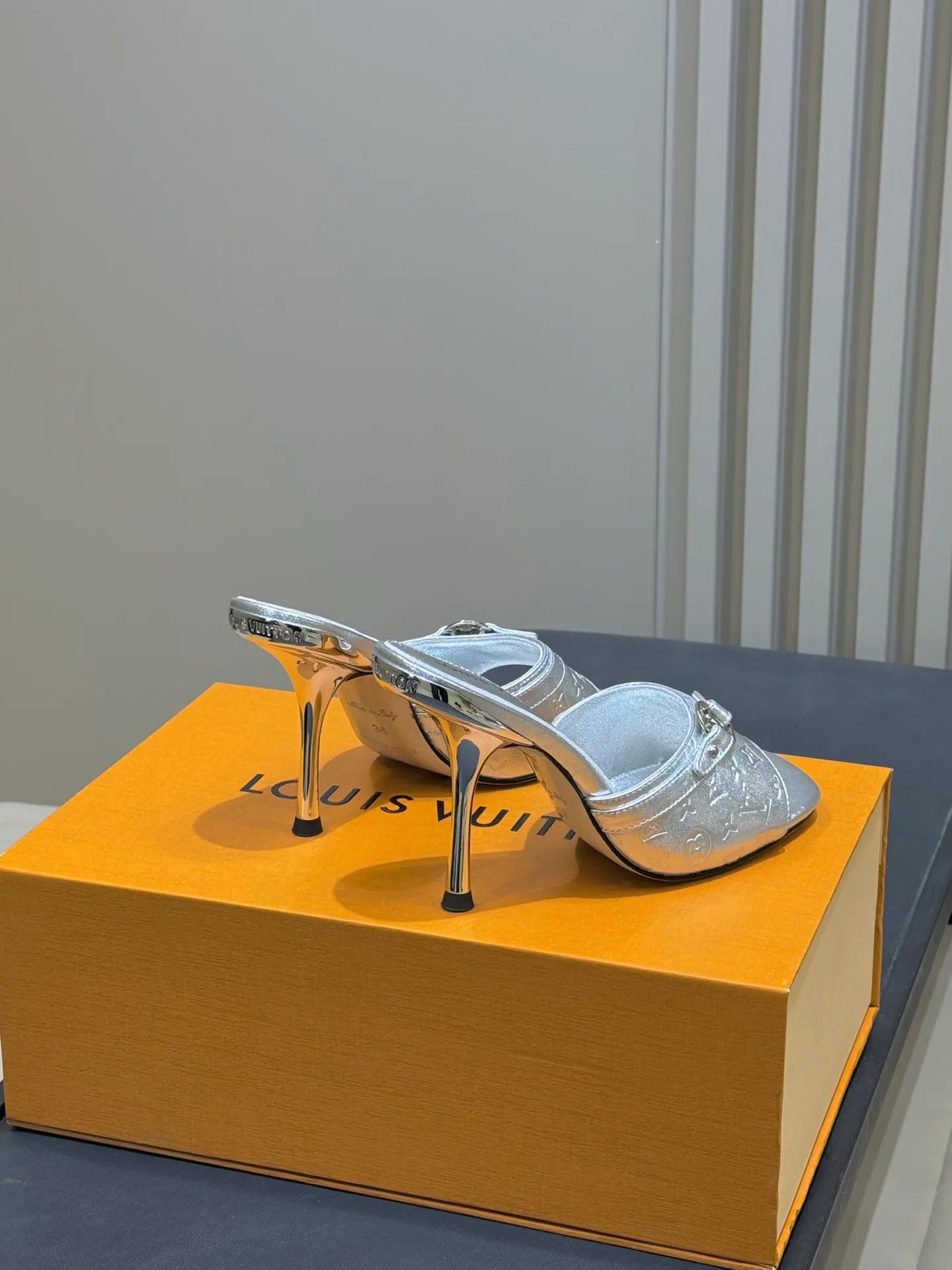 Босоножки Женские Louis Vuitton 1291459