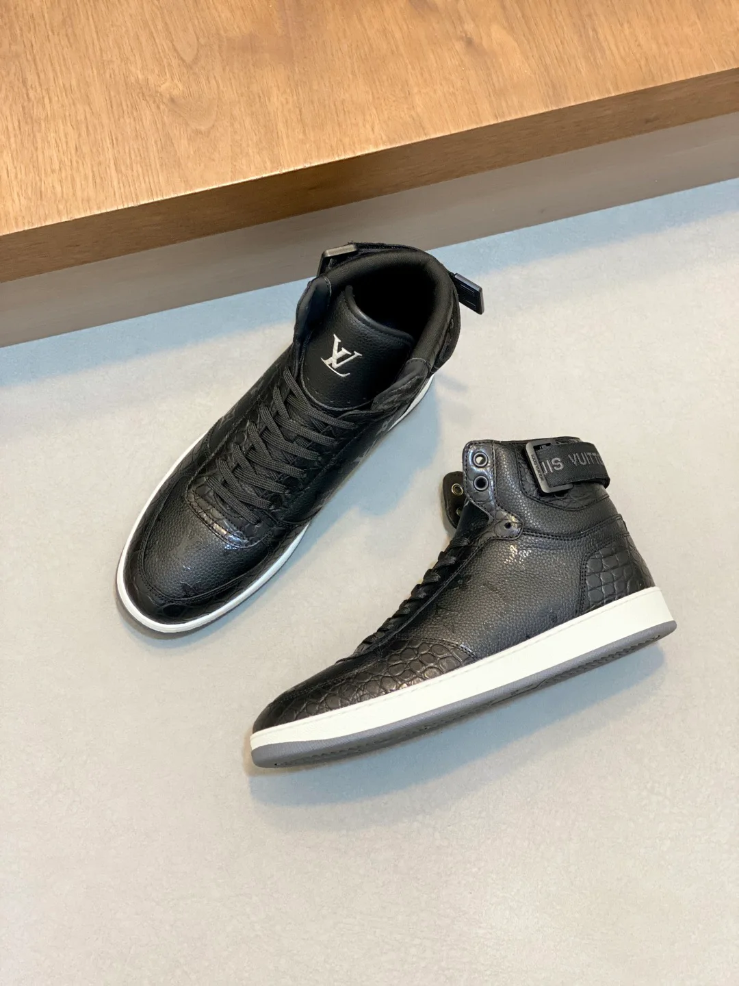 Кроссовки Мужские Louis Vuitton 18265100