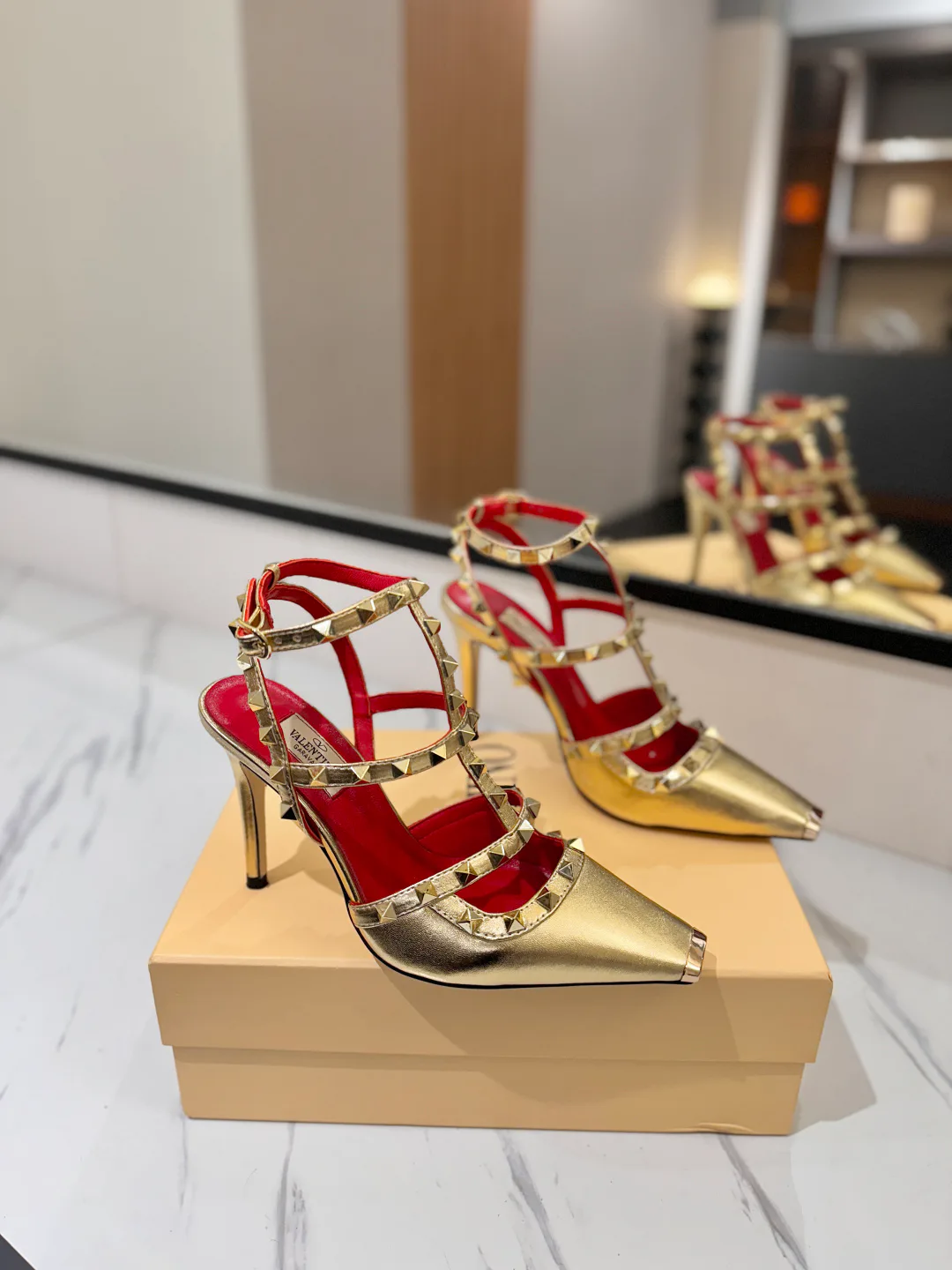 Босоножки Женские Valentino 17305543