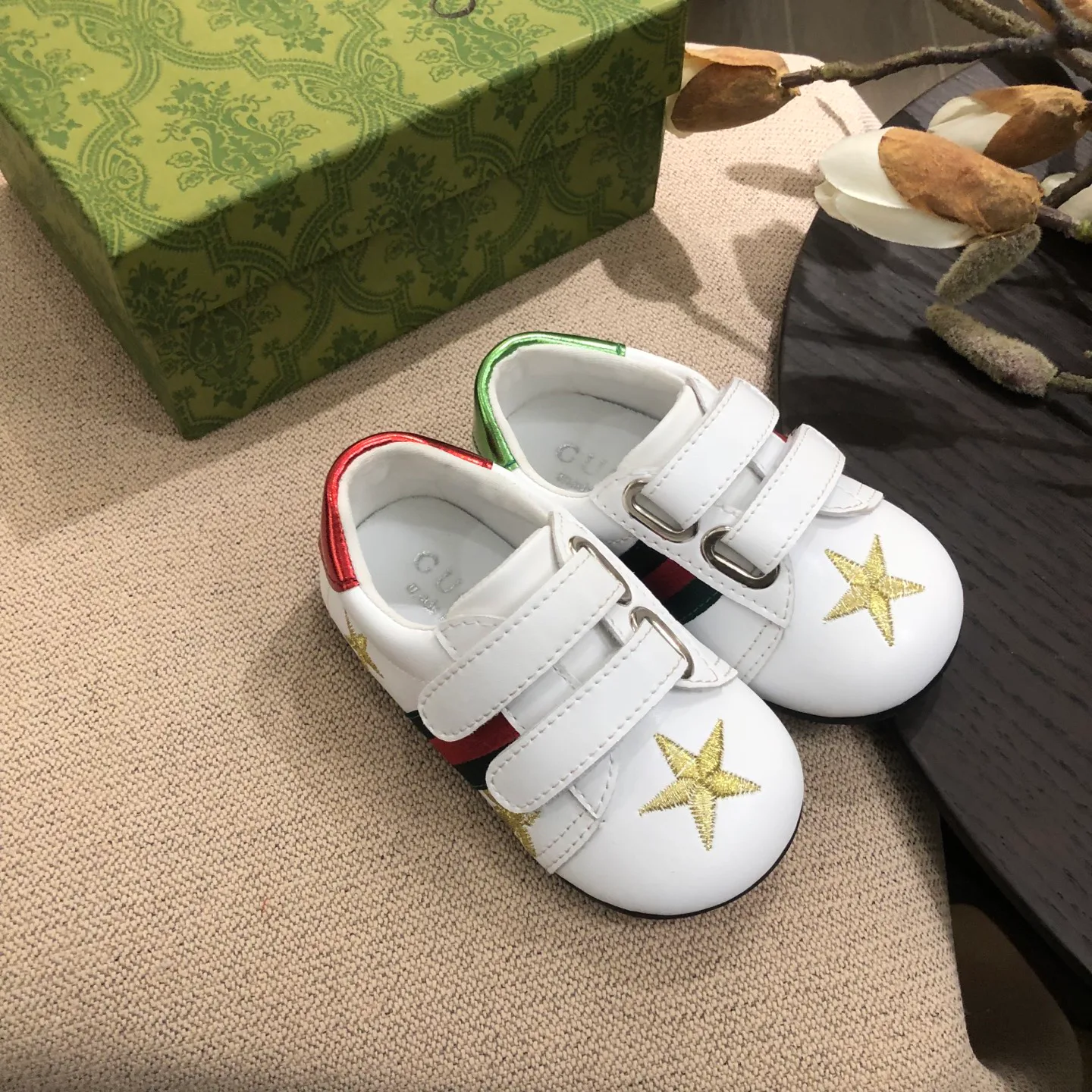 Кроссовки Женские Gucci 18696782