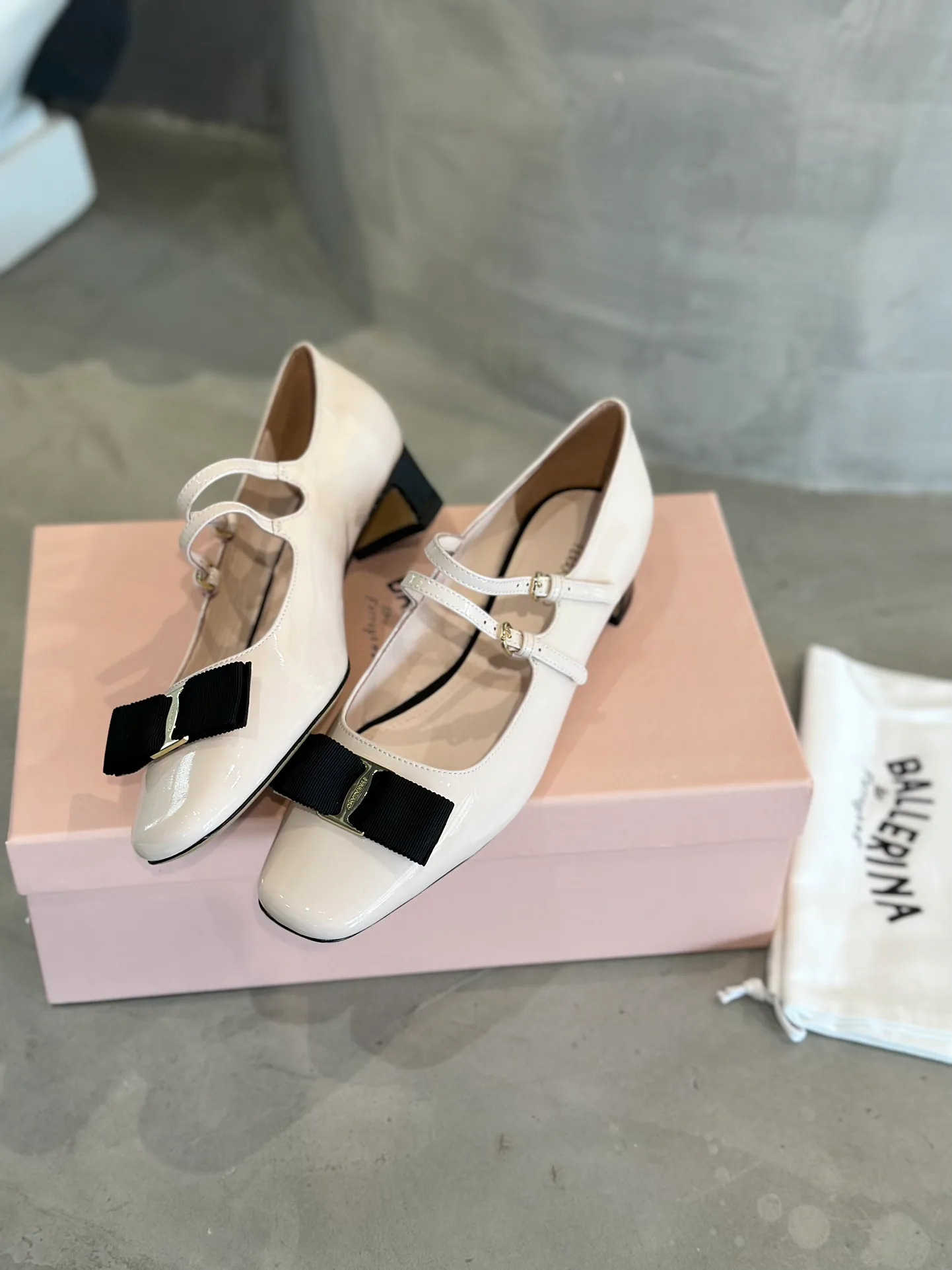 Туфли Женские Salvatore Ferragamo 13368387