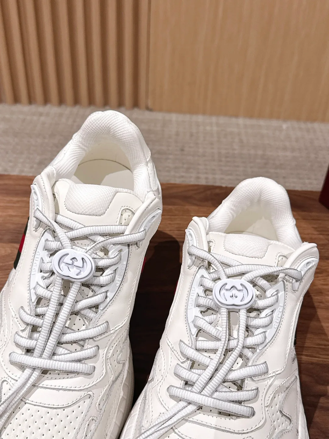 Кроссовки Женские Gucci 18889229