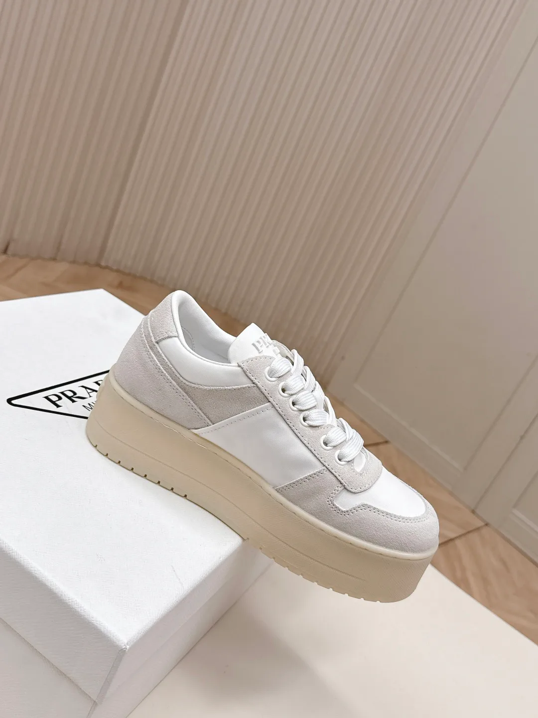 Кроссовки Женские Prada 11594929