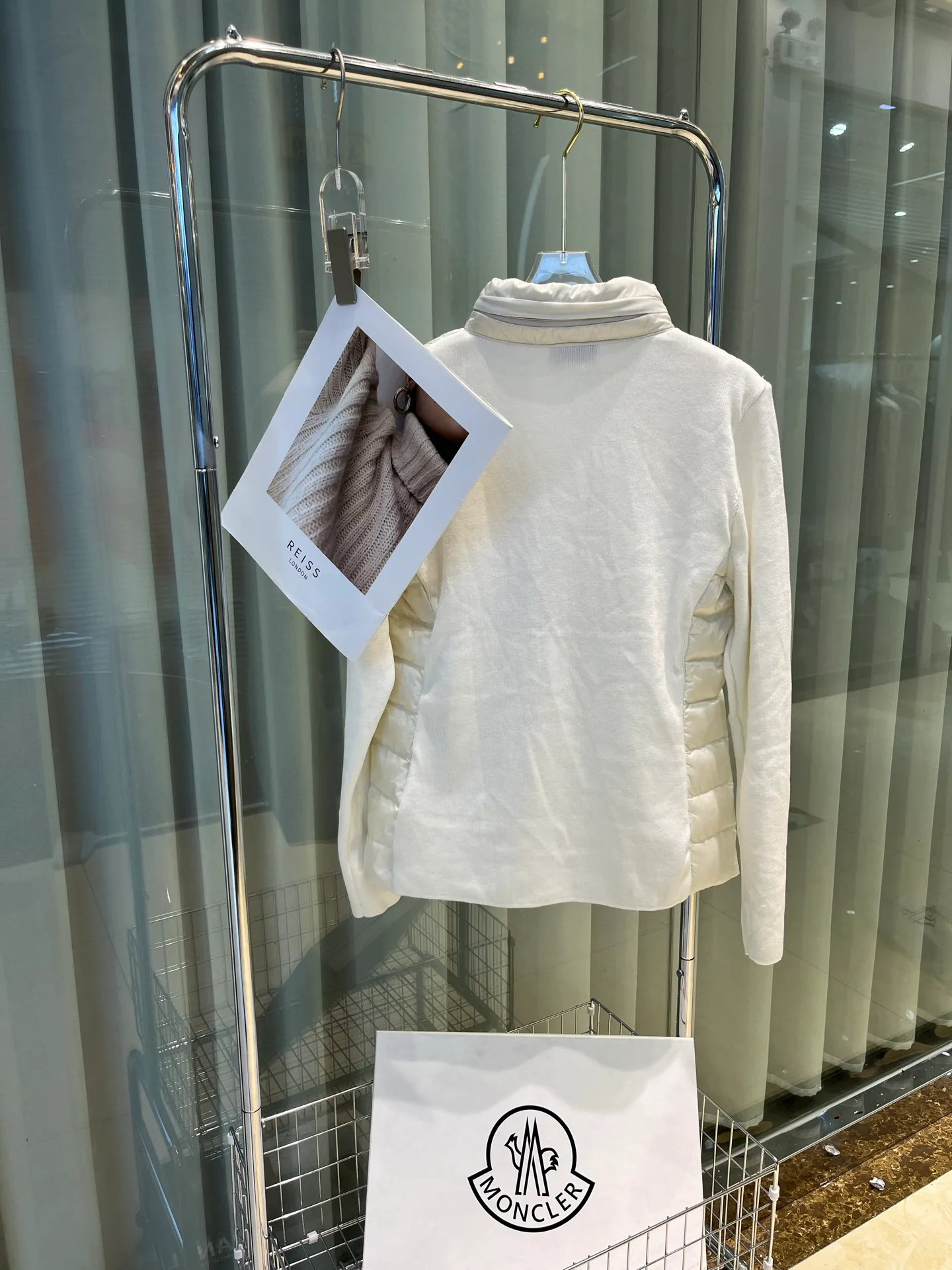 Куртки И Пуховики Женские Moncler 18204180