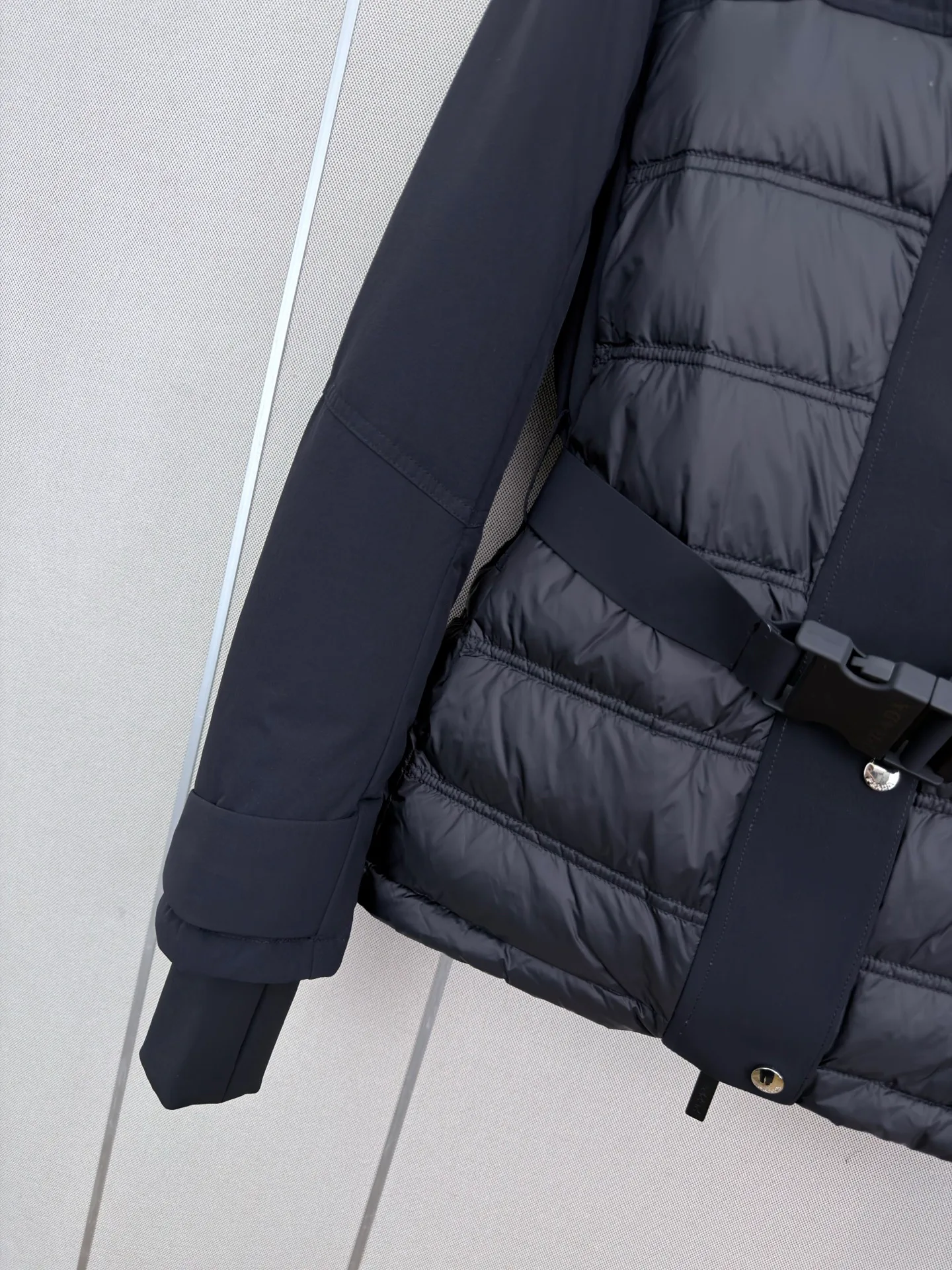 Куртки И Пуховики Женские Prada 18108501