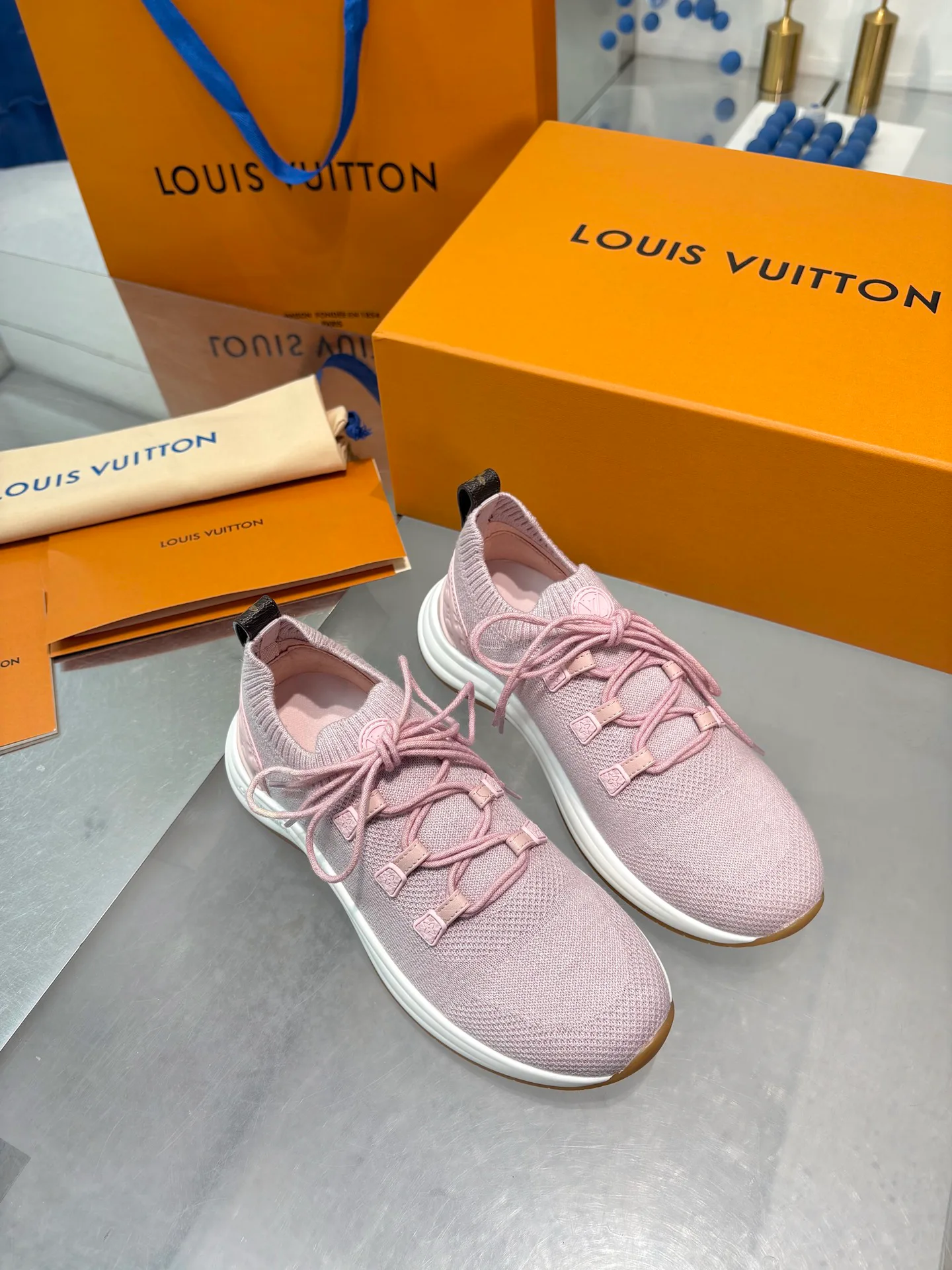 Кроссовки Женские Louis Vuitton 18055137