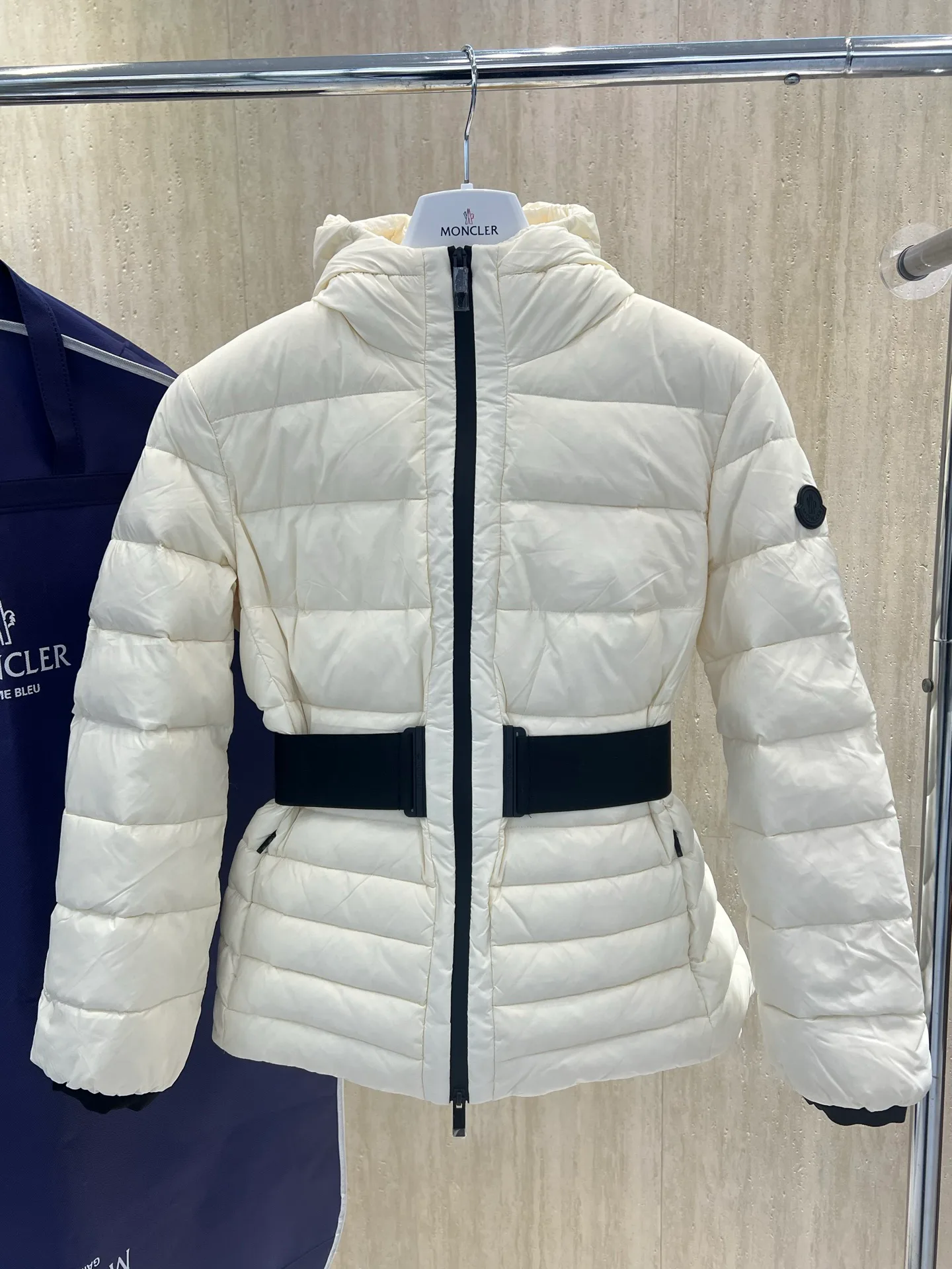 Куртки И Пуховики Женские Moncler 18302919