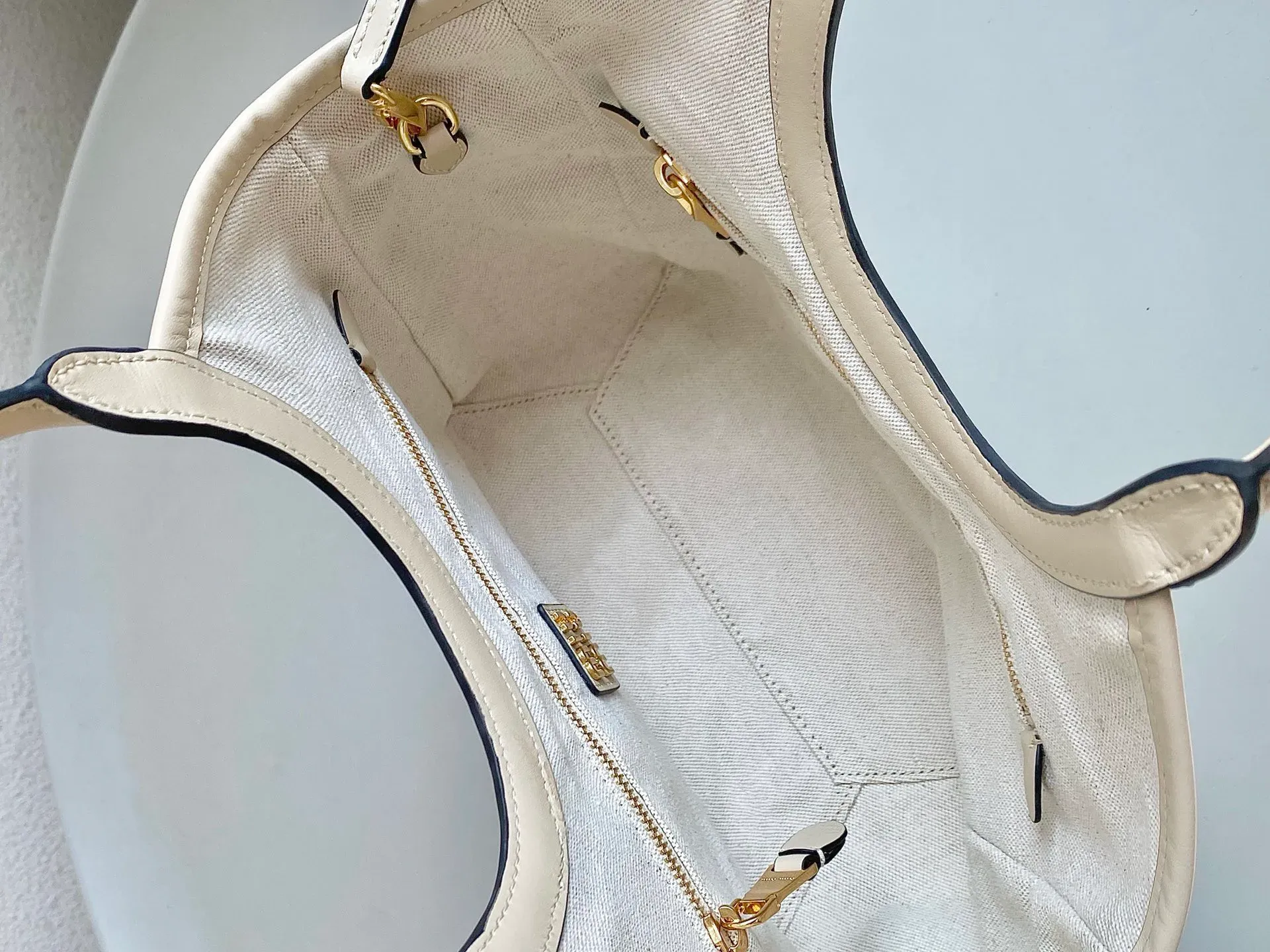 Сумки На Ремне Женские Miu Miu 111337