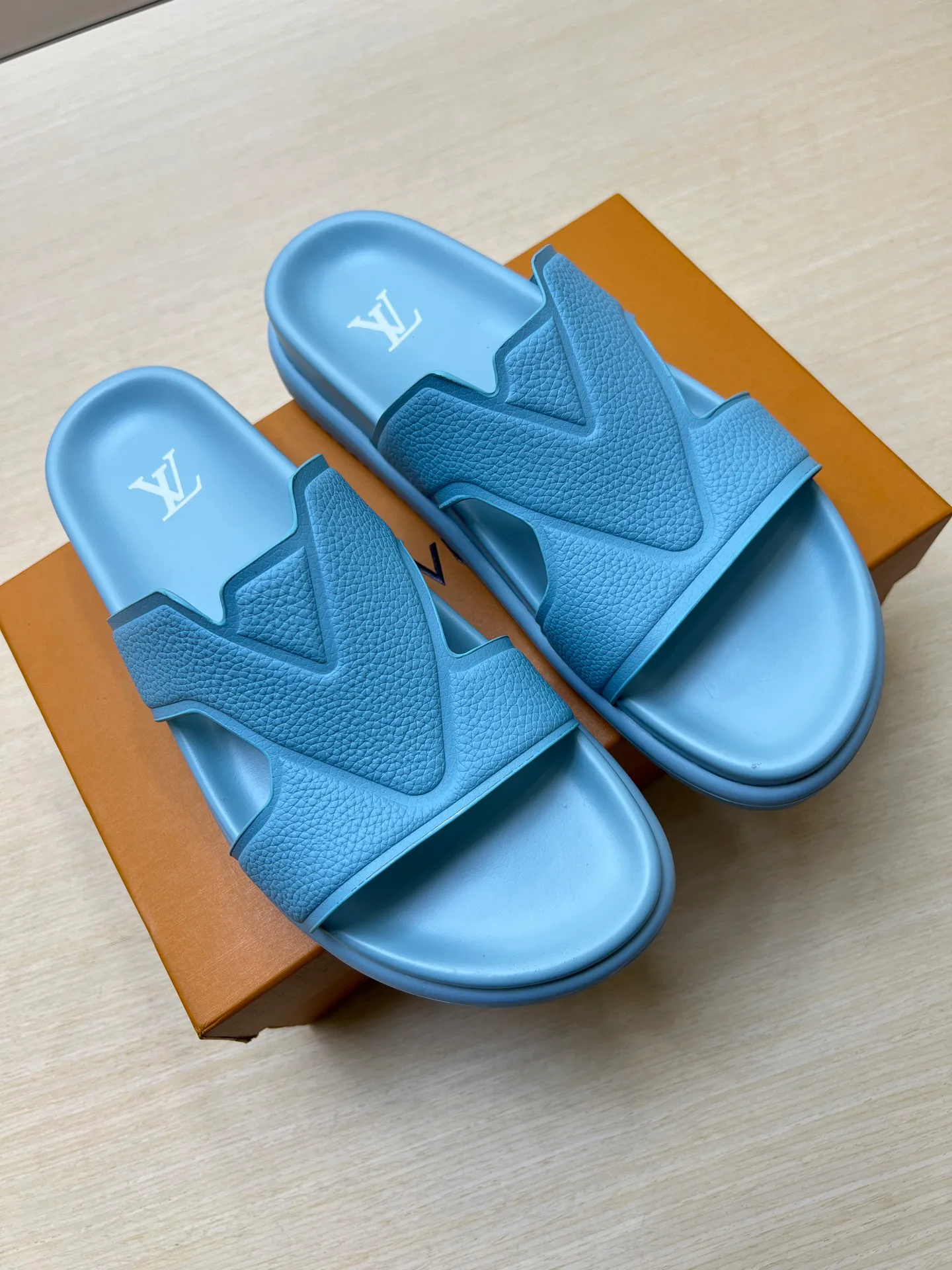 Сандалии Мужские Louis Vuitton 11228583