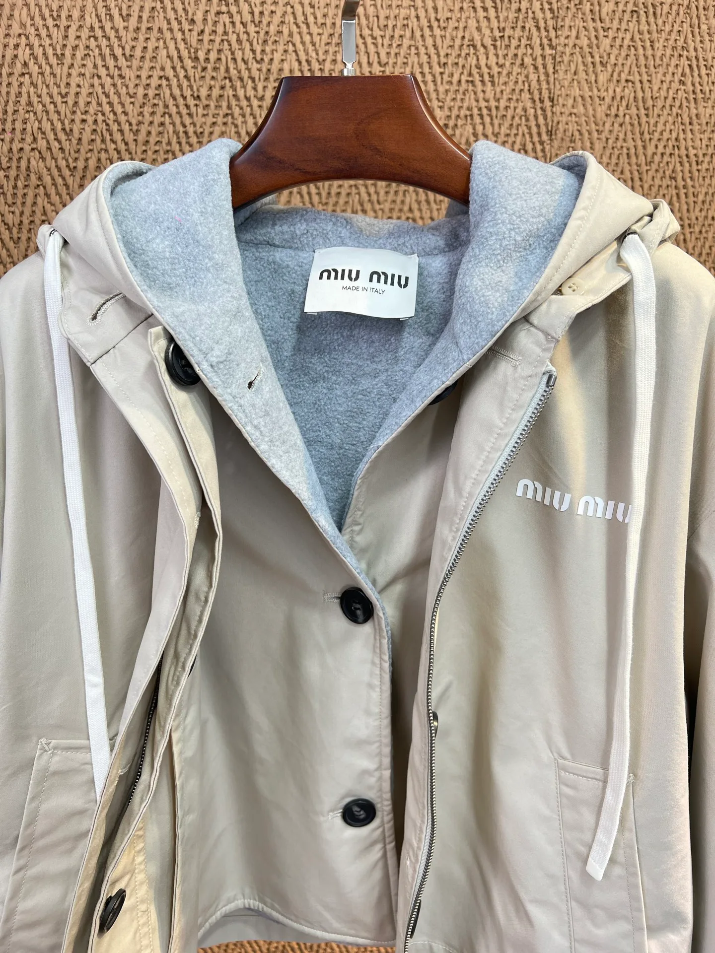 Куртки И Пуховики Женские Miu Miu 18324213
