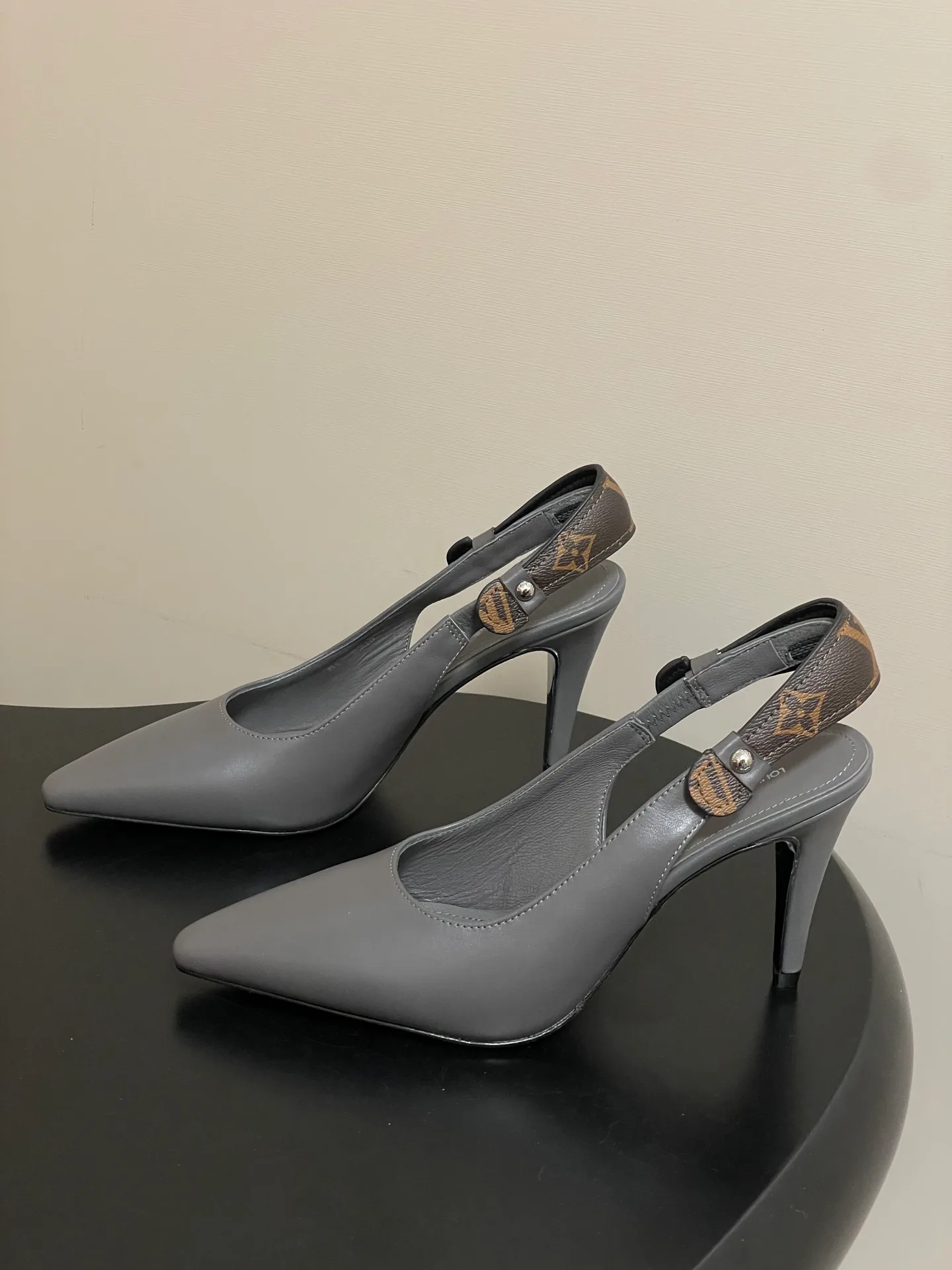 Туфли Женские Louis Vuitton 668701