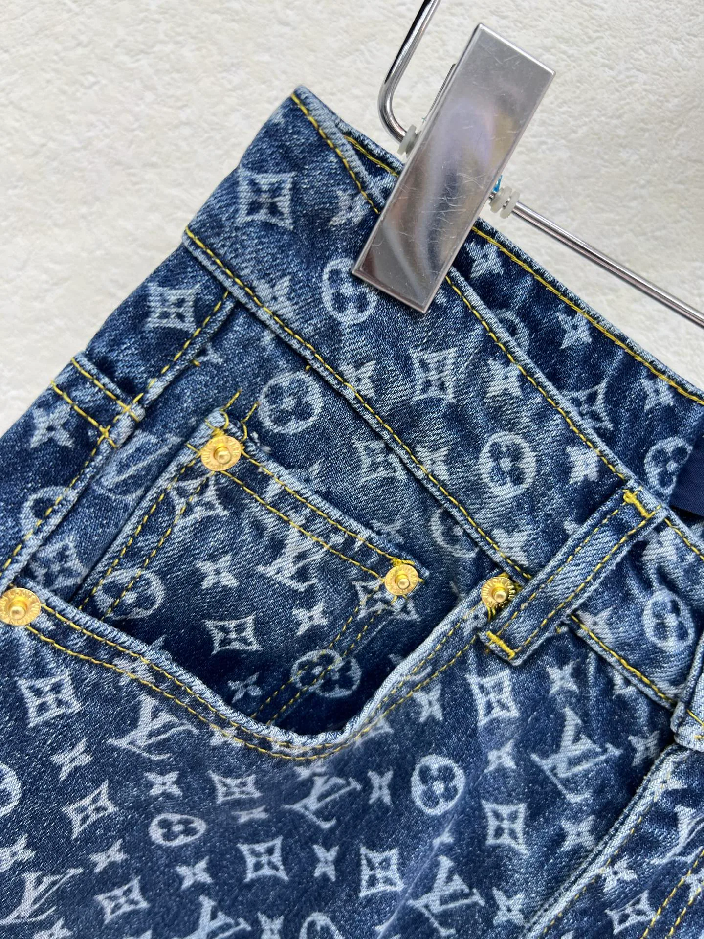 Джинсы Женские Louis Vuitton 11889083